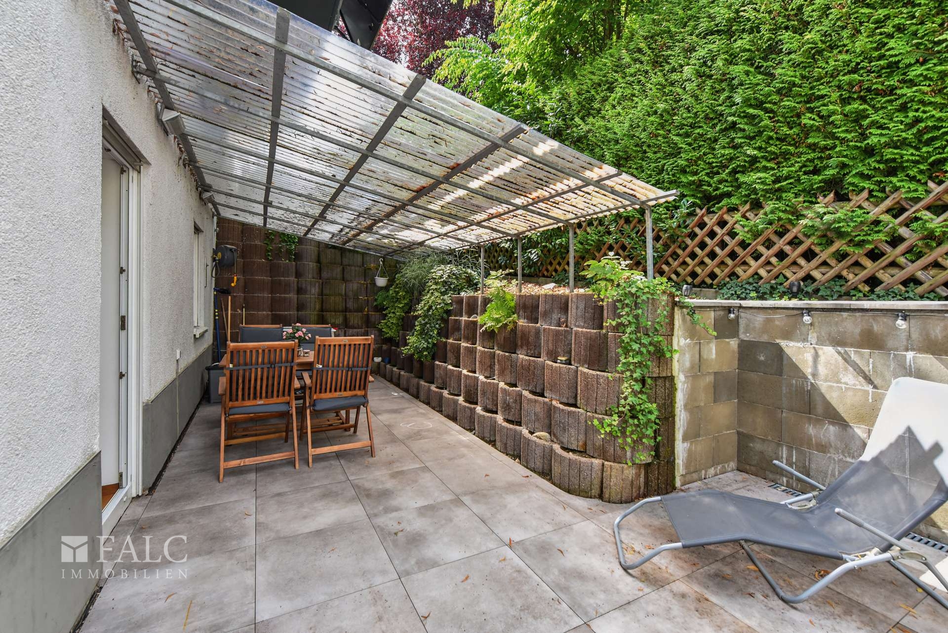 Großzügige Terrasse