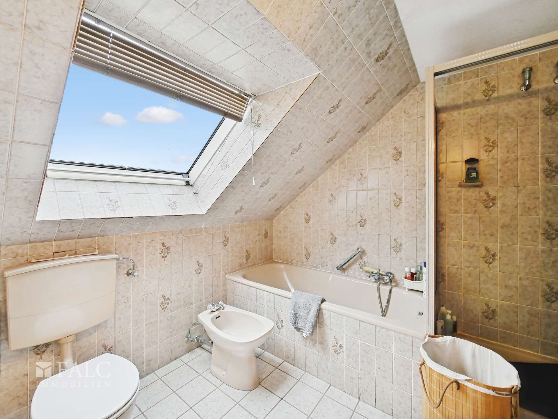 Badezimmer_Bad_Dusche