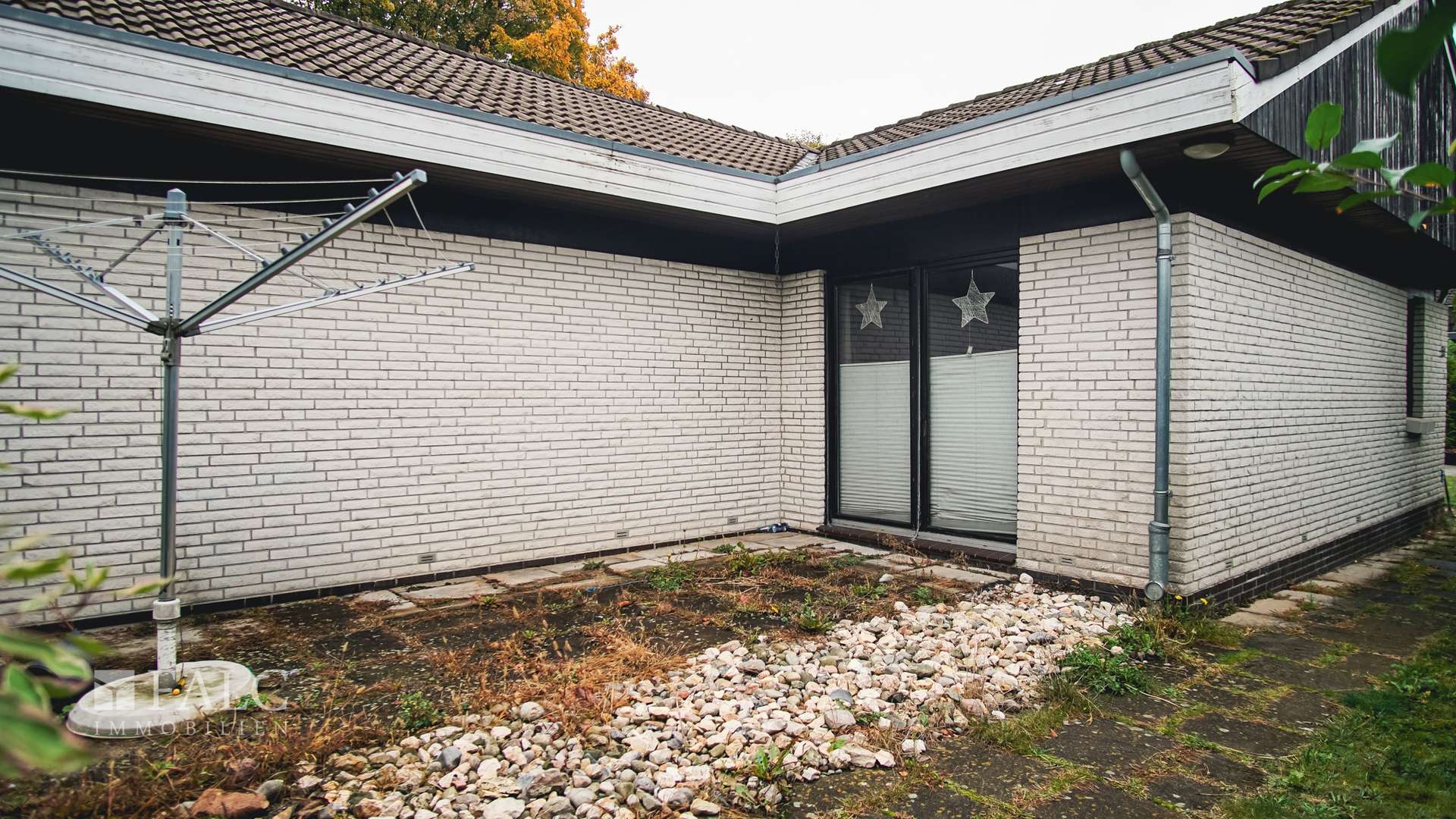 Seitliche Terrasse