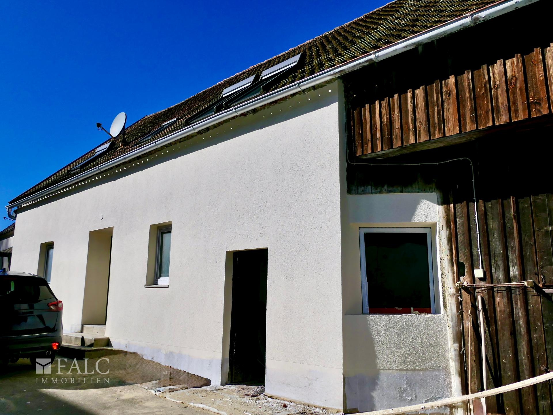 Hof mit Einfahrt Haus/Scheunen