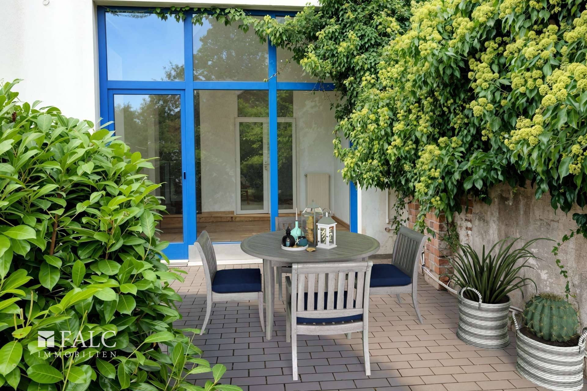 Terrasse (virtuell möbliert)