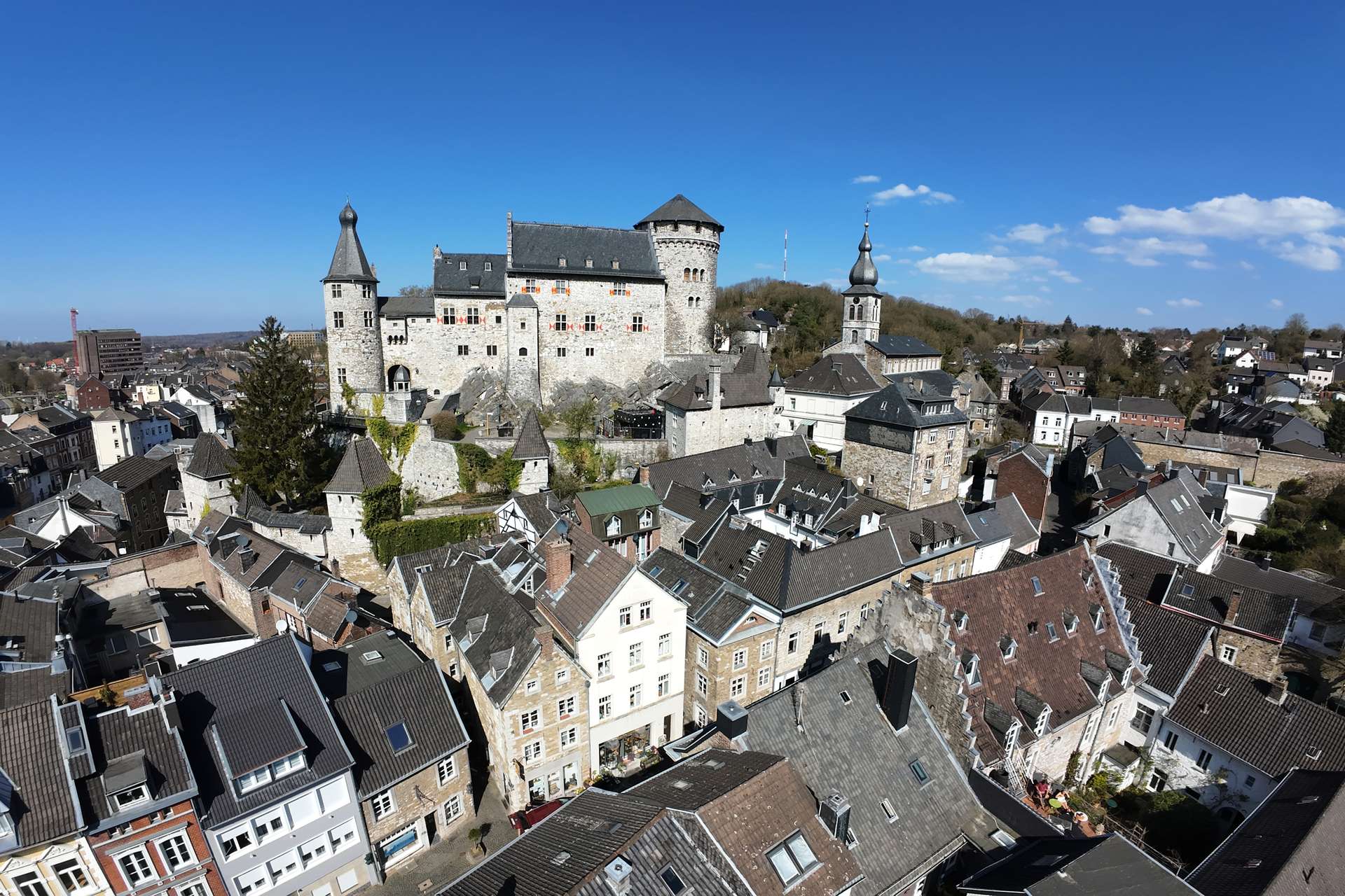 Am Fuß der Burg