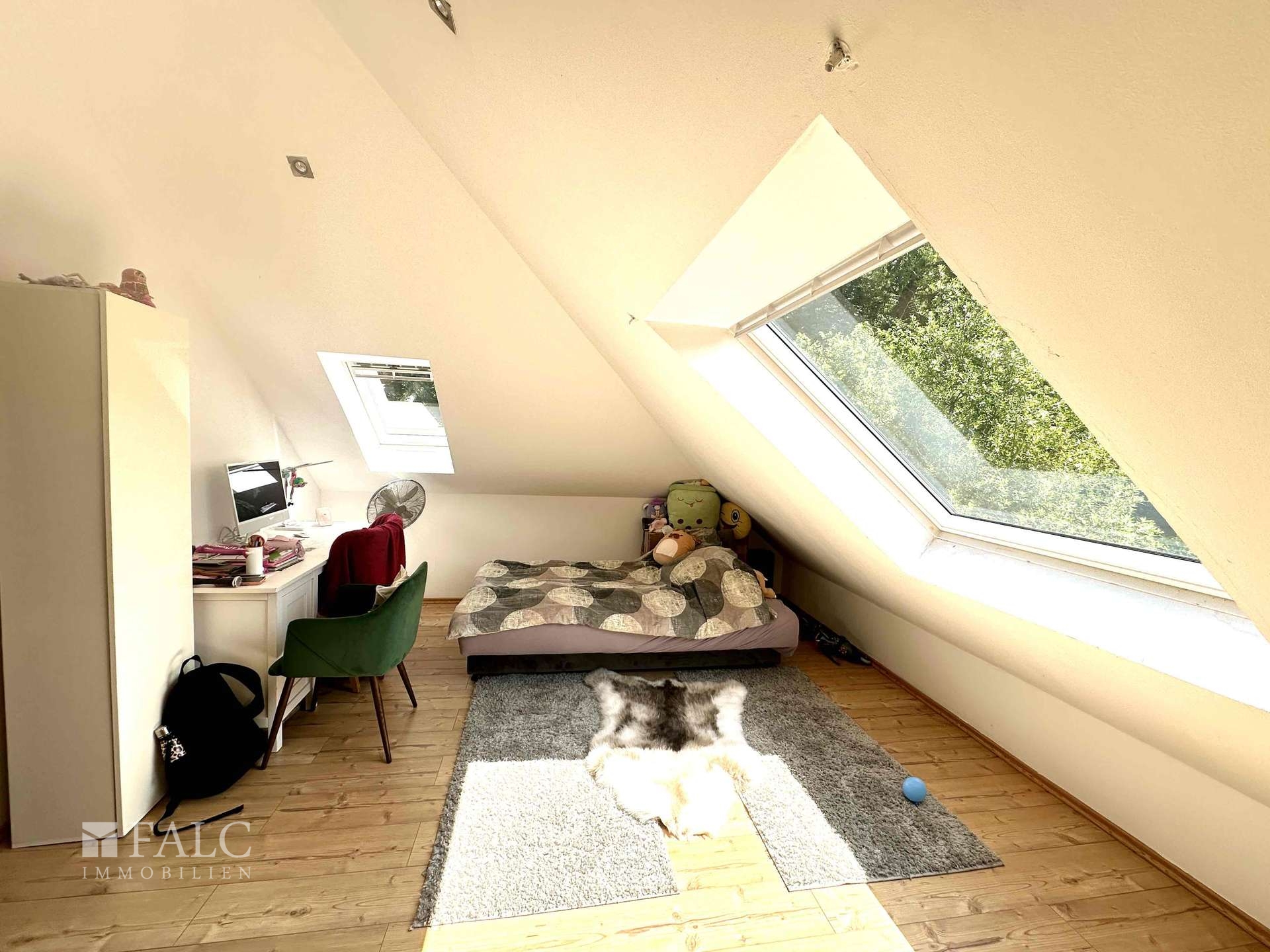 Kind/ Büro OG