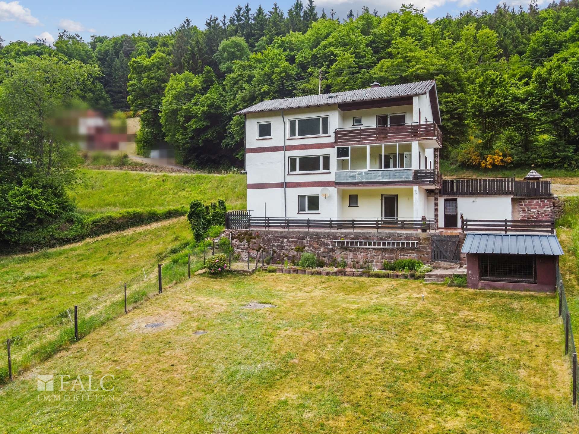 Wohnhaus mit Garten