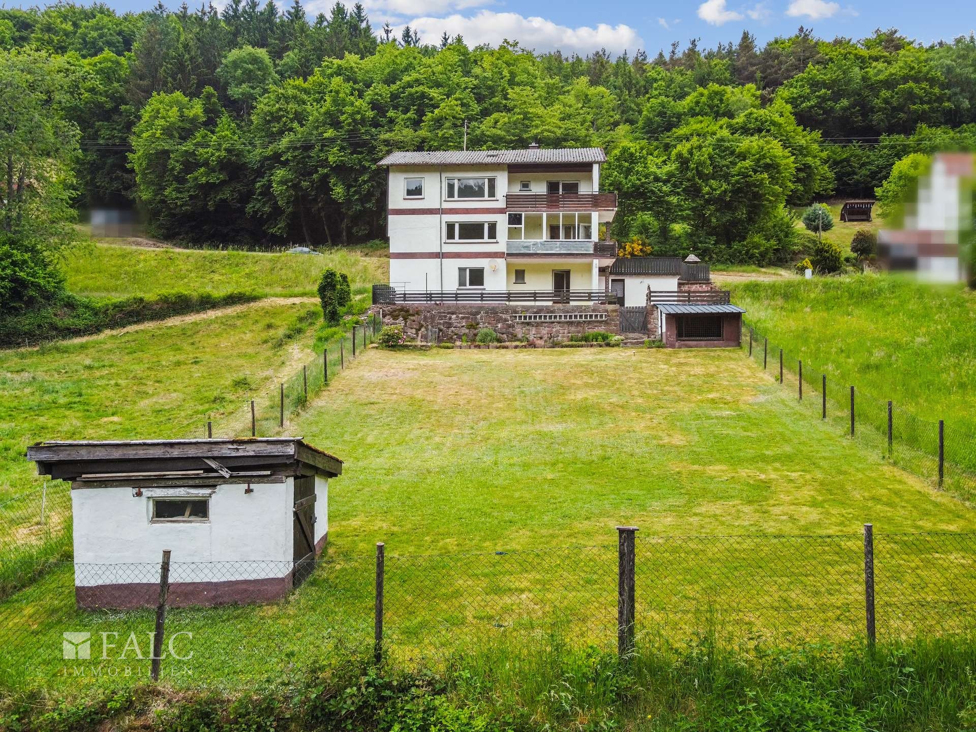 Großes Grundstück