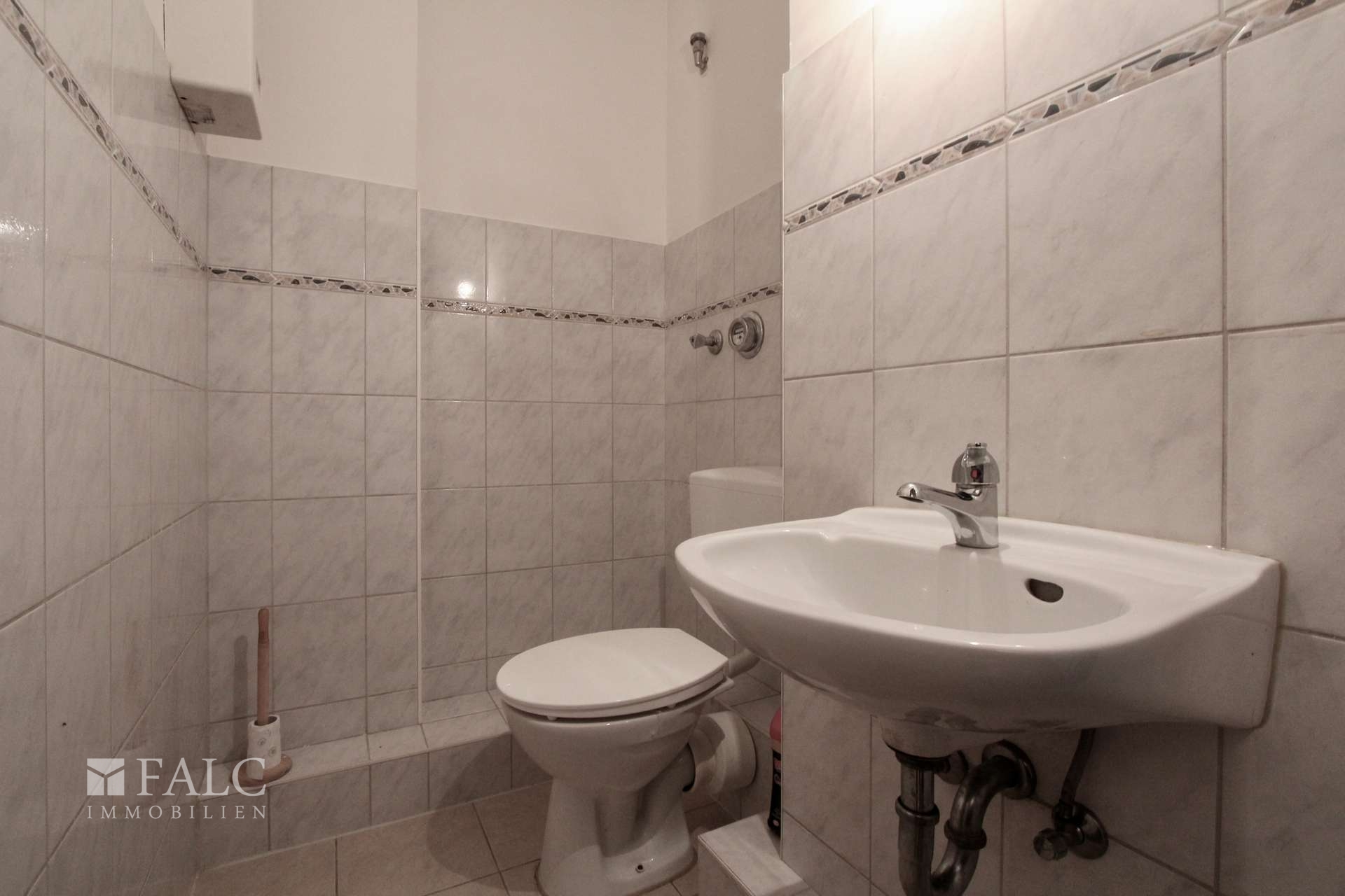 separates WC