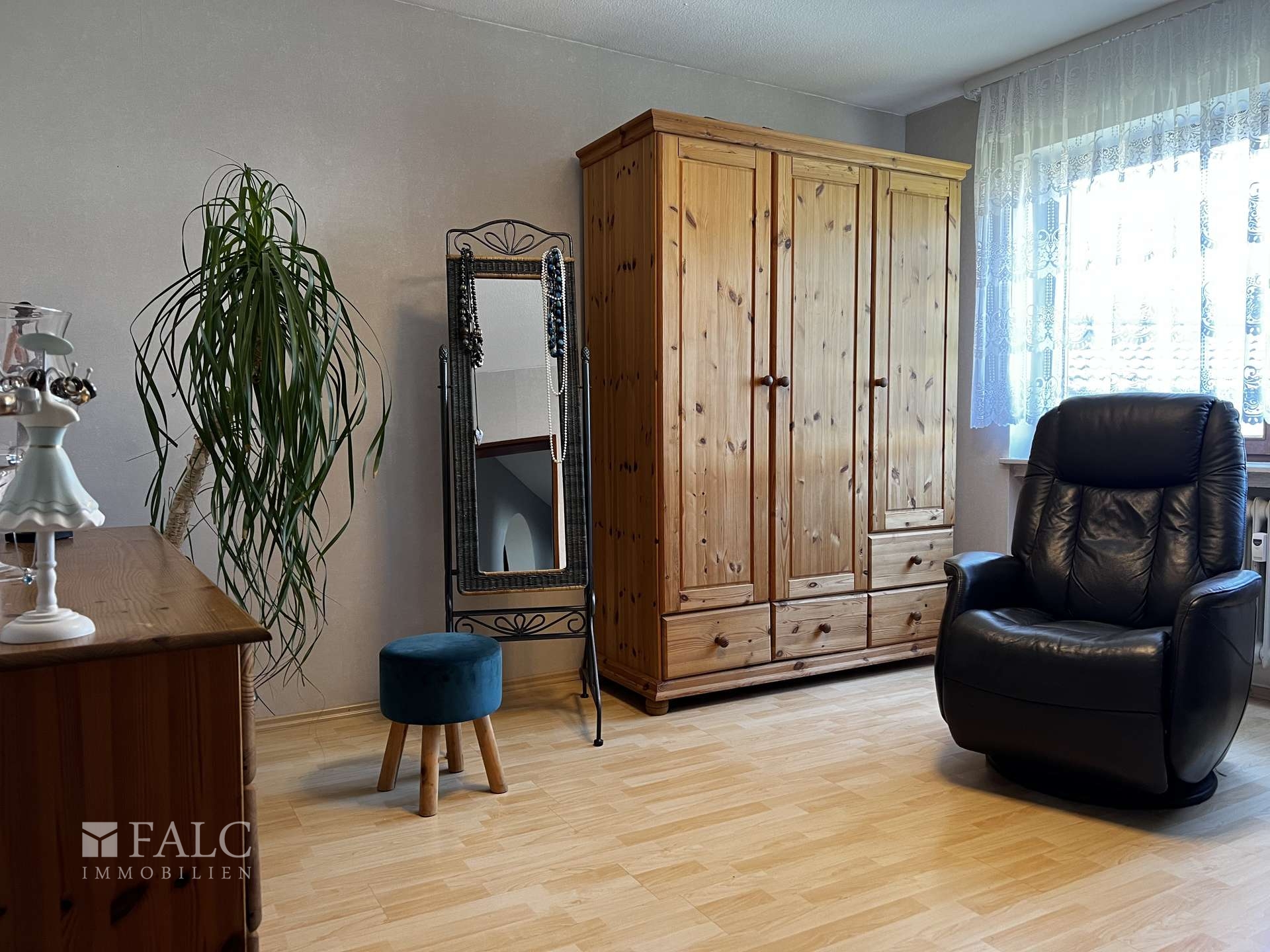 Büro / Kind / Gast