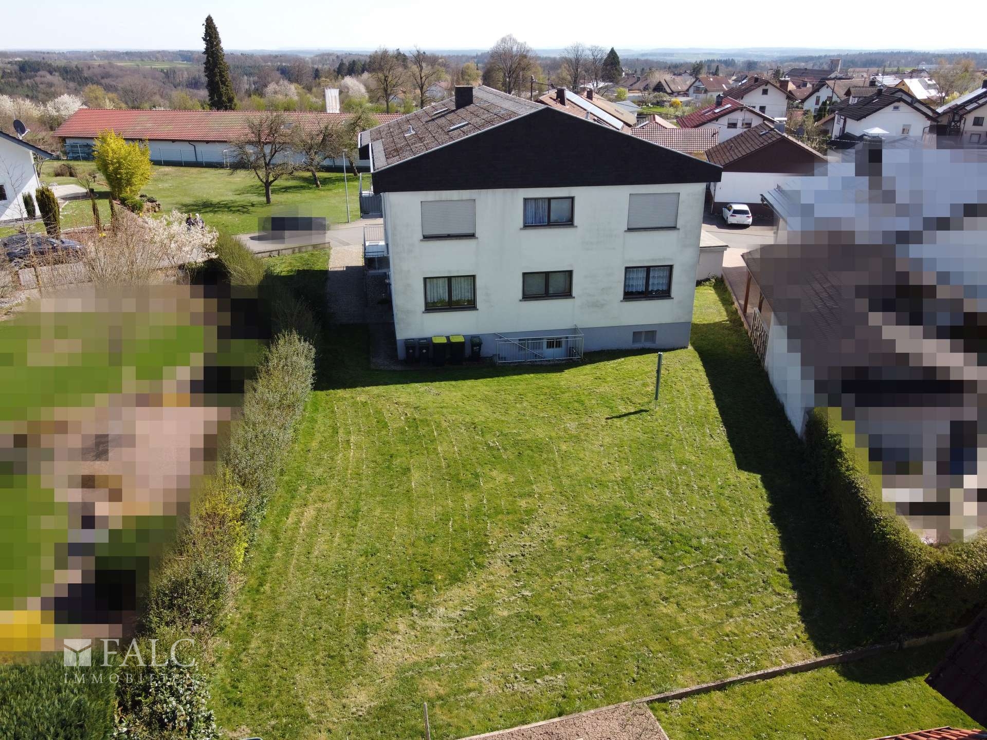 Wohnhaus mit Garten