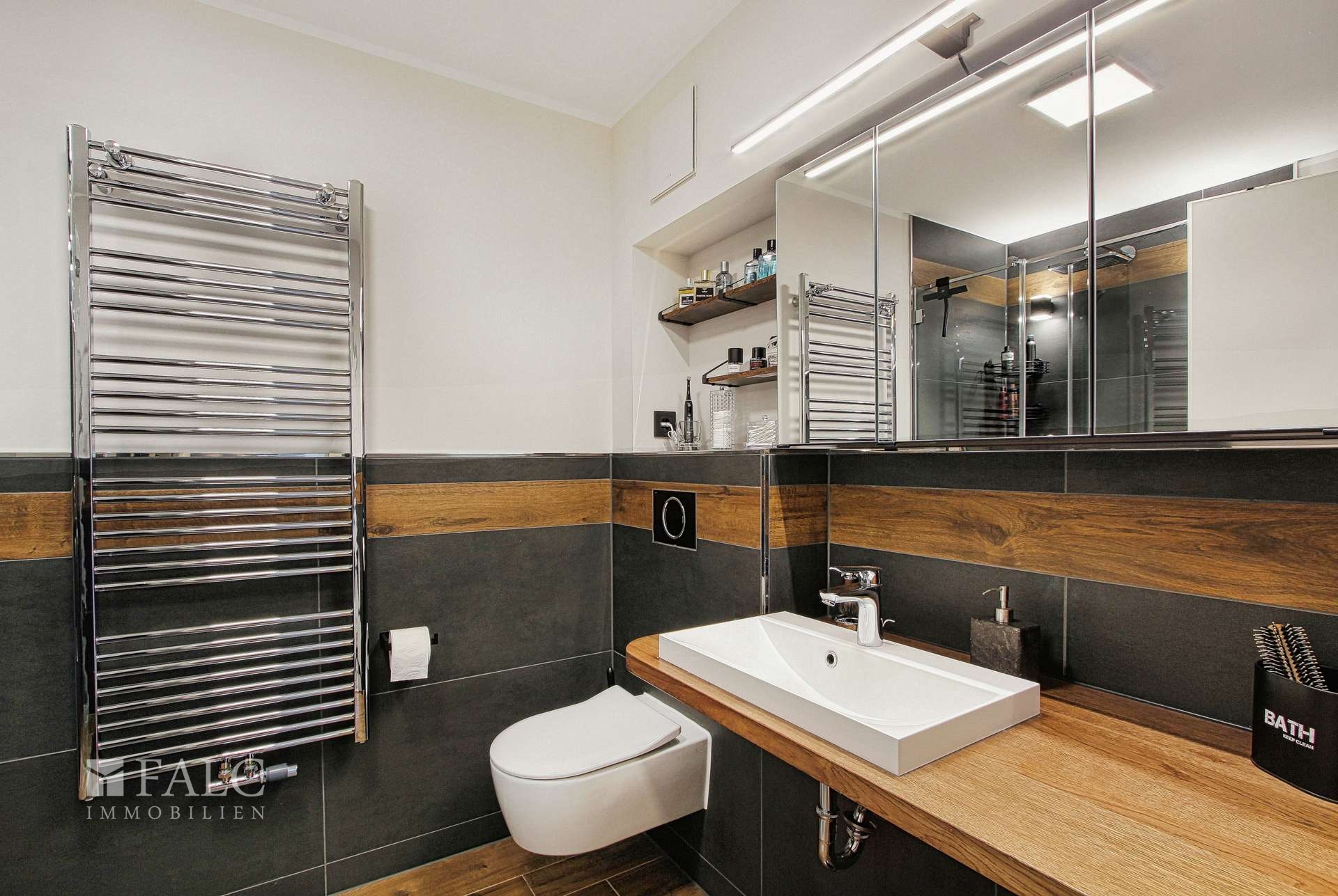 Neuwertiges Badezimmer
