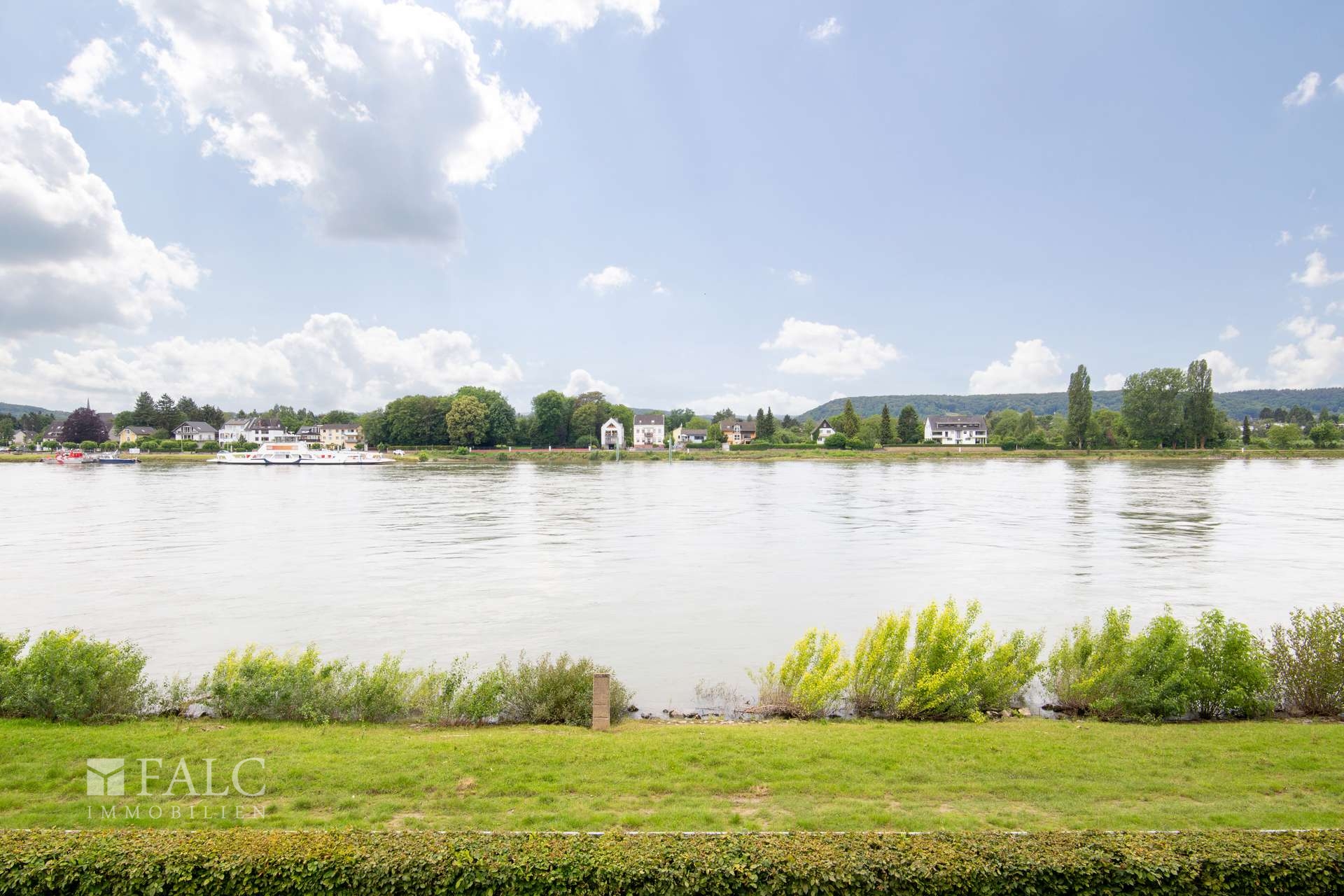 Rheinblick vom Balkon