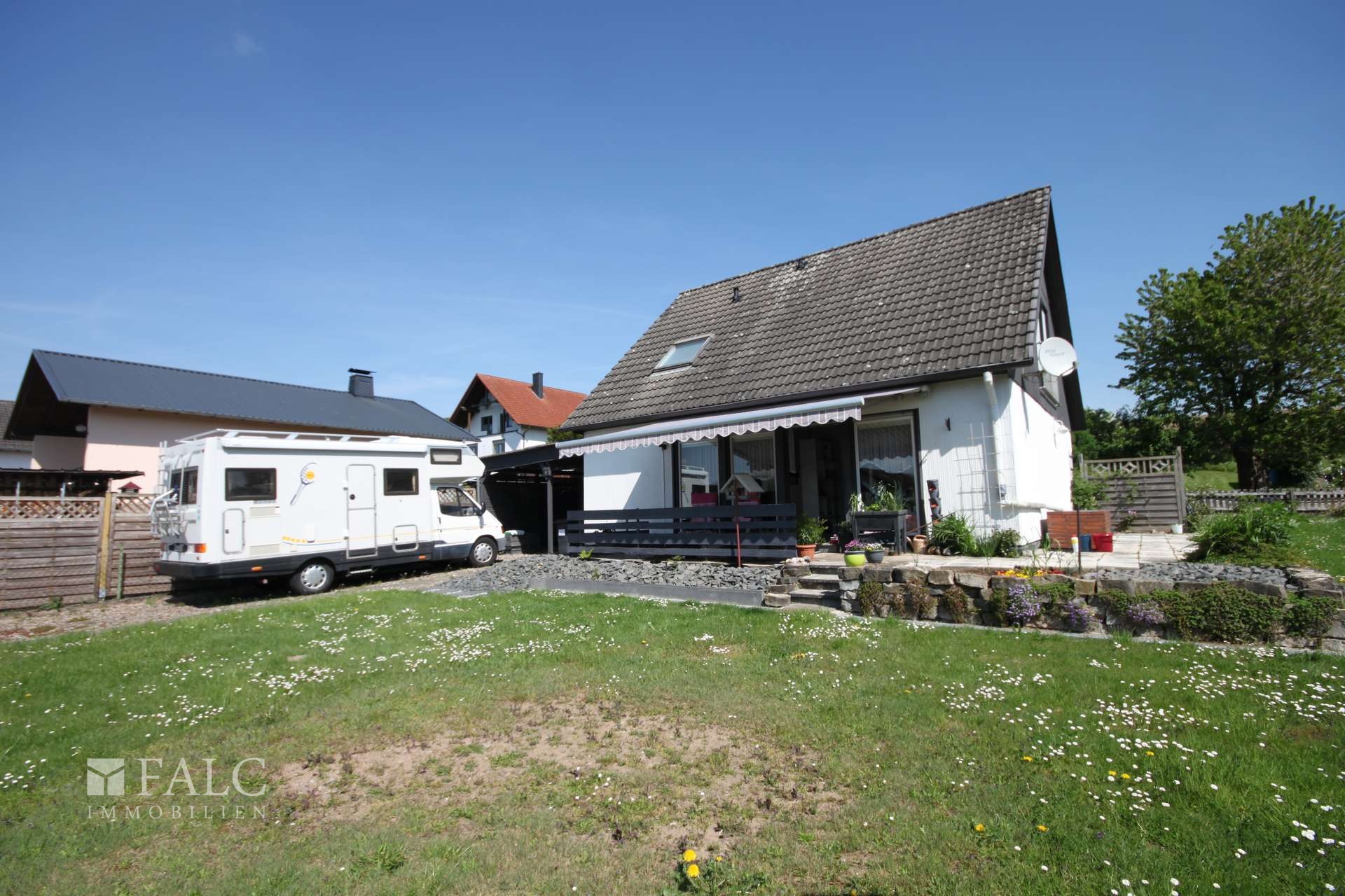 Straßenansicht