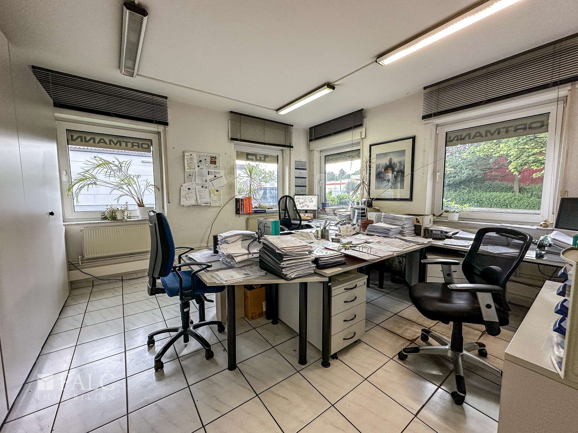 Büro EG