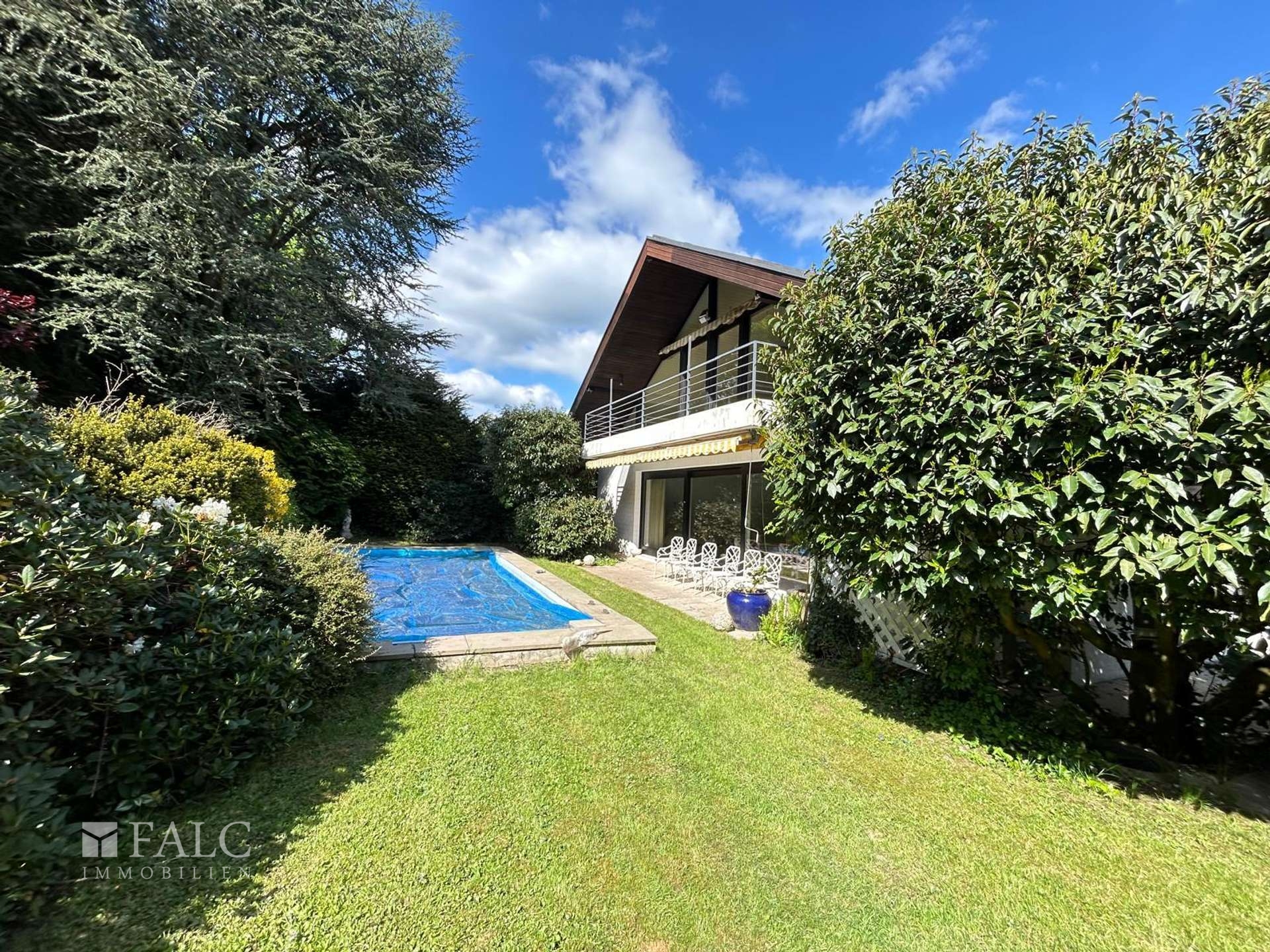 Garten mit Pool
