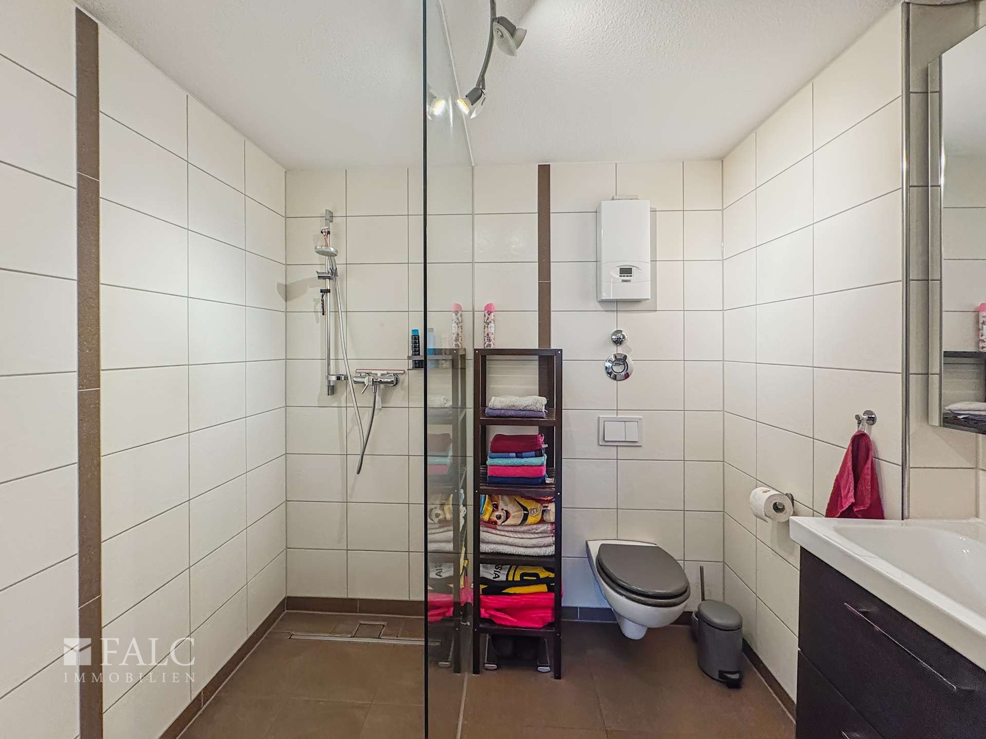 Badezimmer mit Dusche