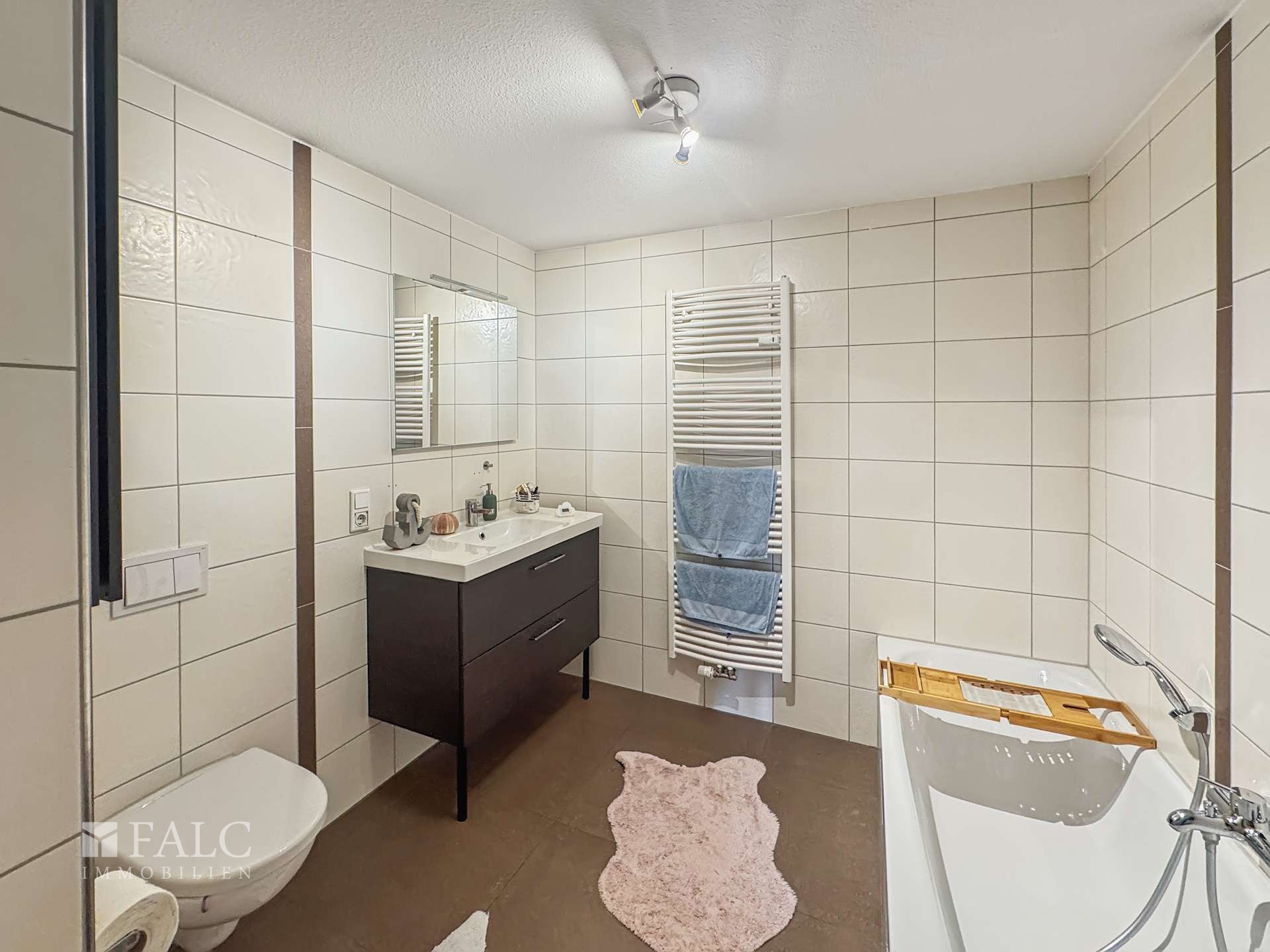 Badezimmer mit Badewanne