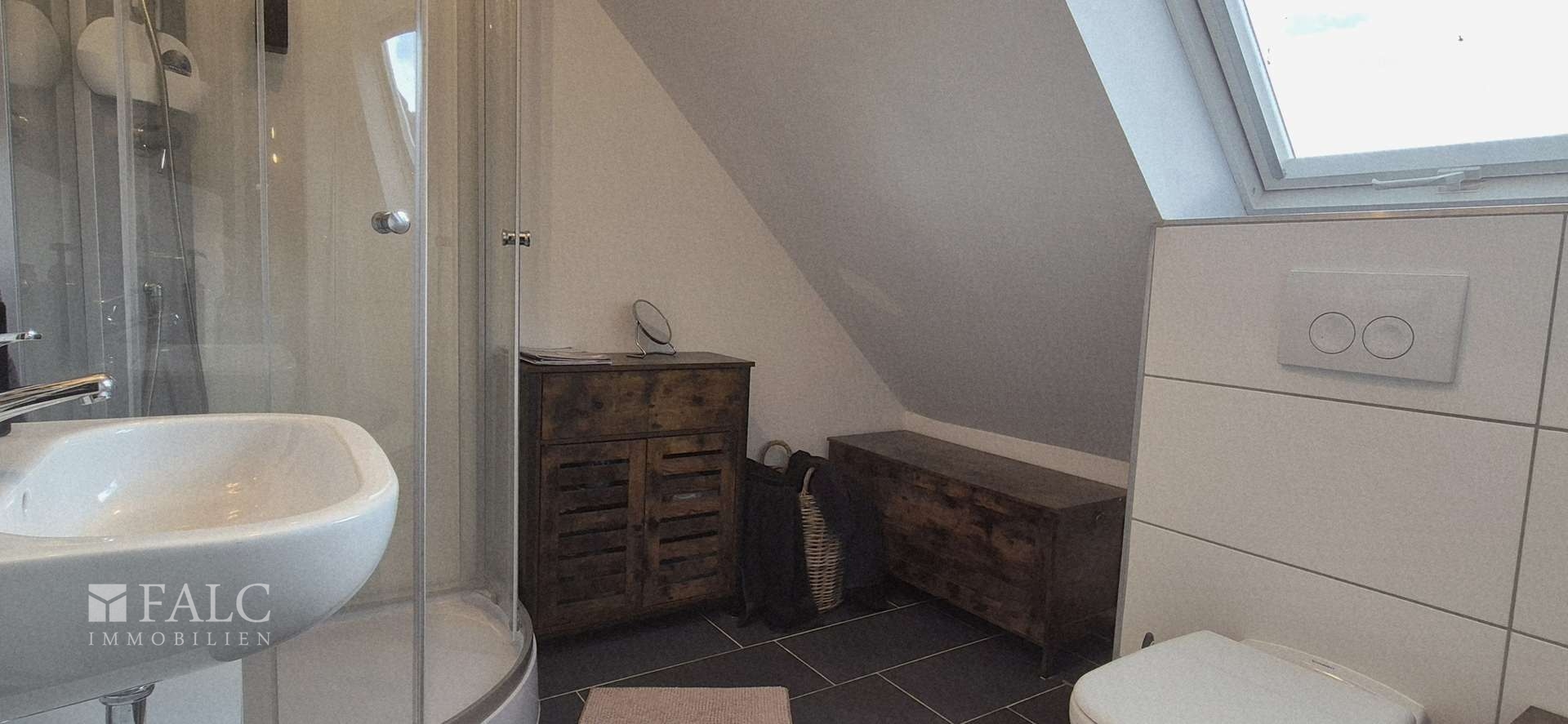 Badezimmer mit Dusche
