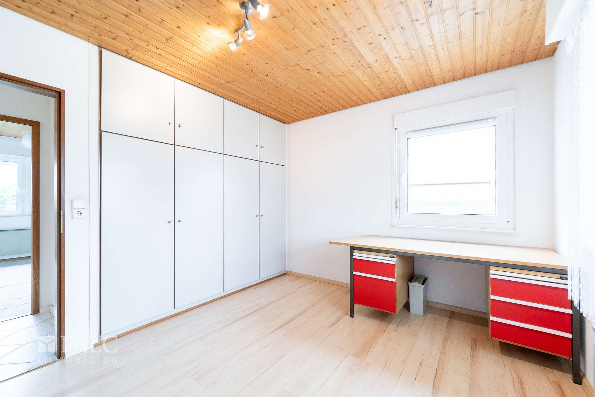 Büro EG