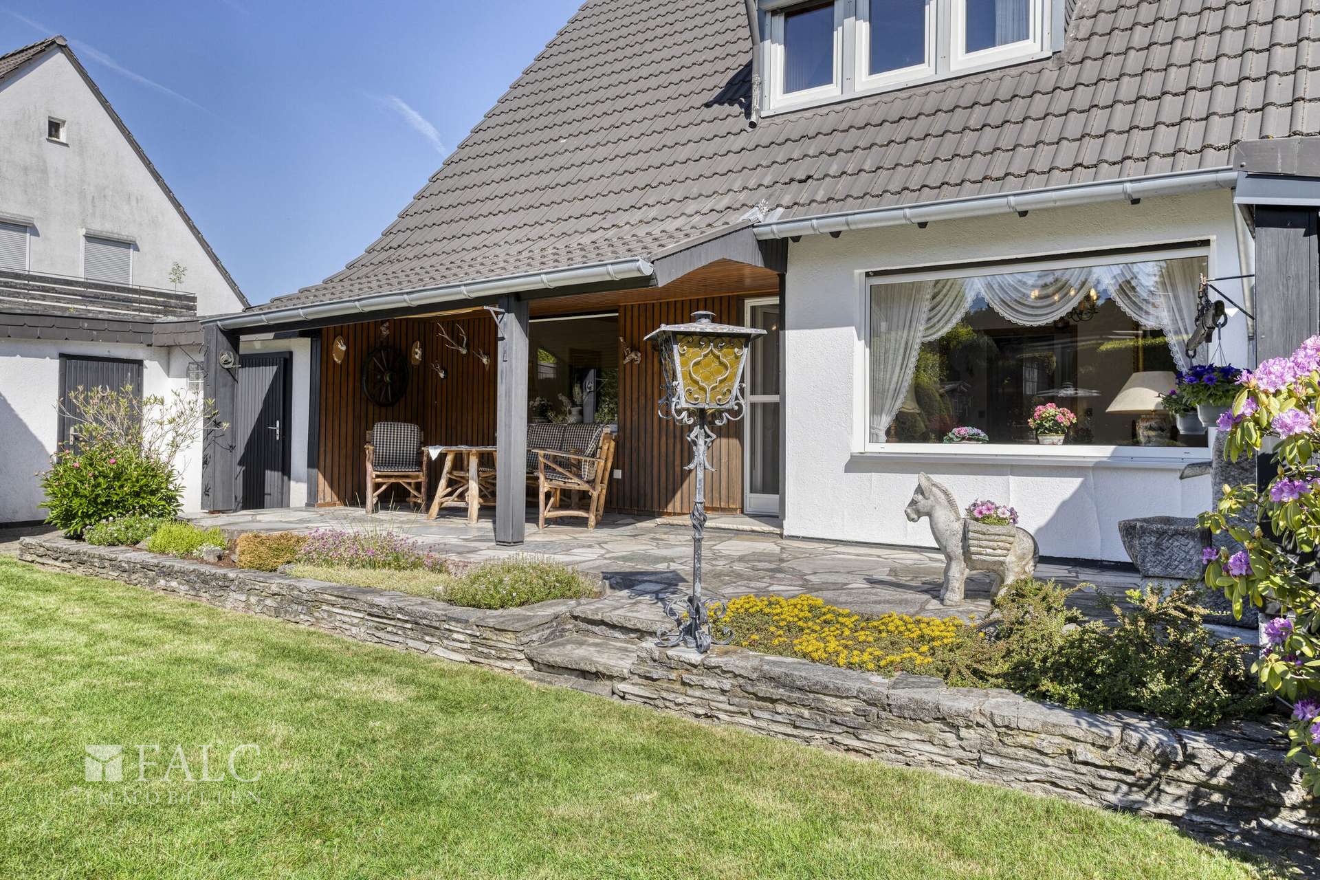 Zugang zur Garage vom Garten möglich