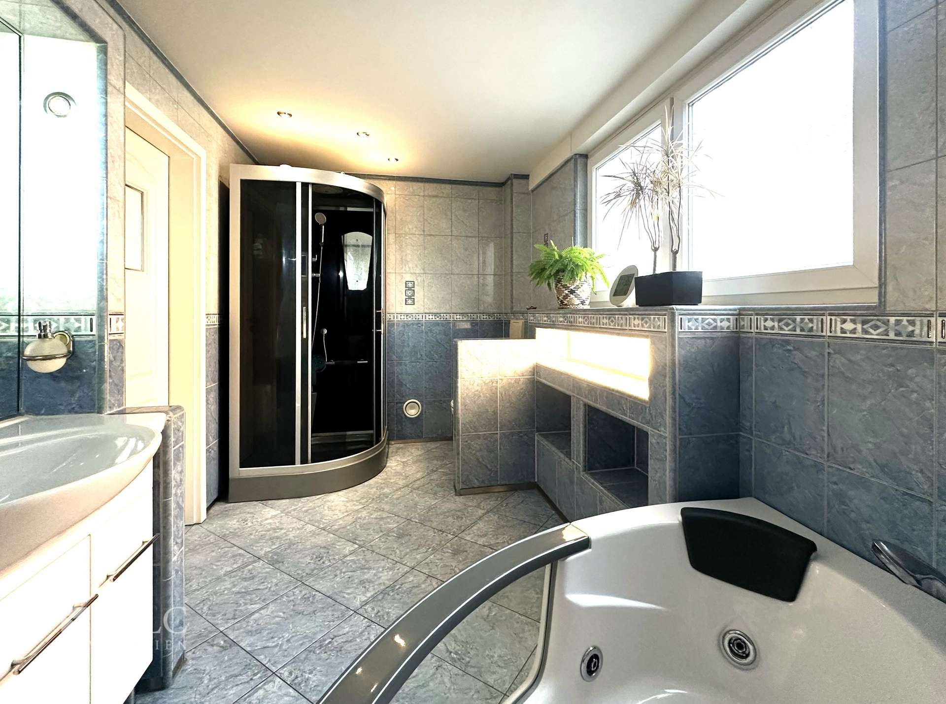 Badezimmer im Obergeschoss