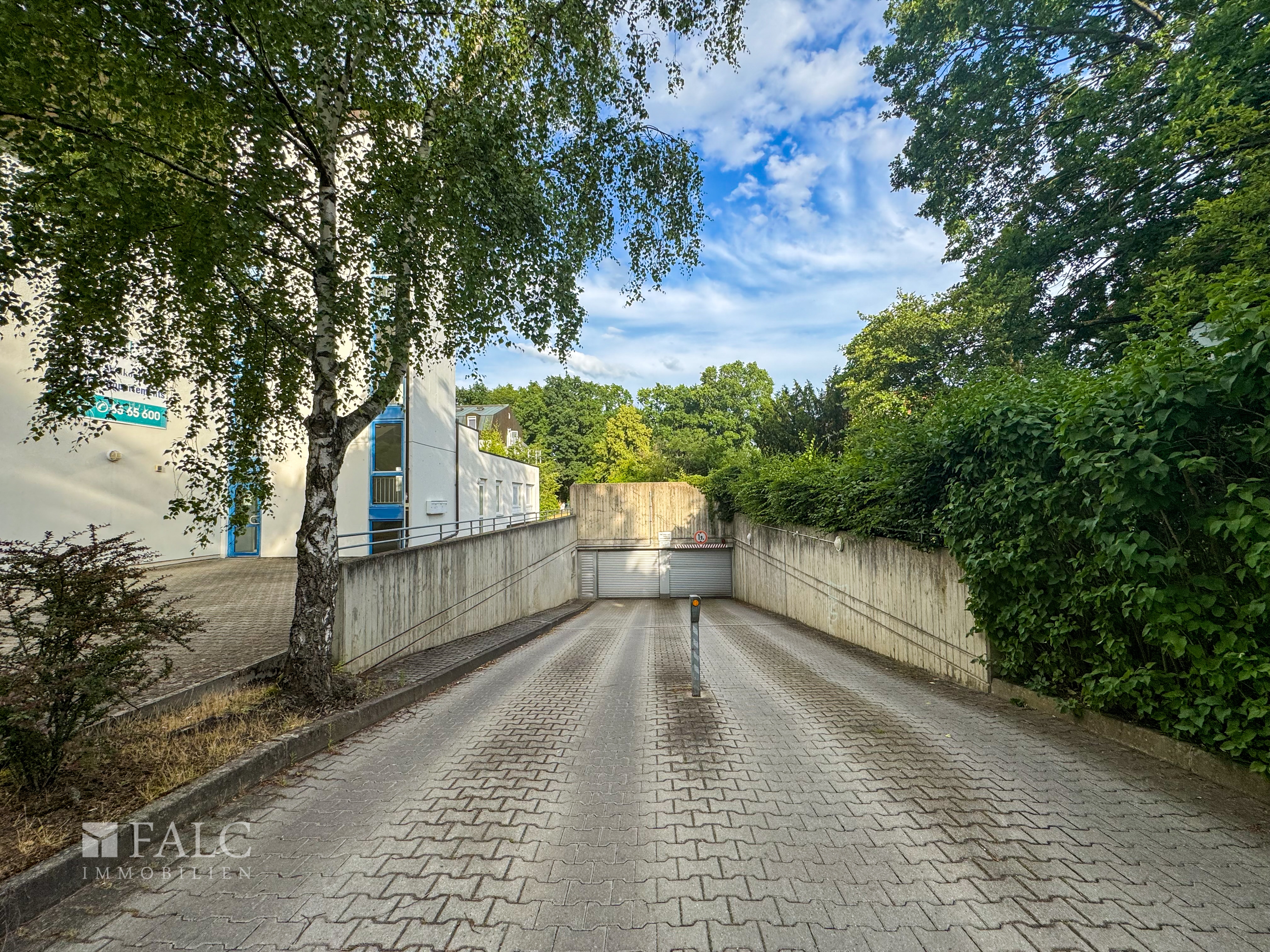 Tiefgarageneinfahrt
