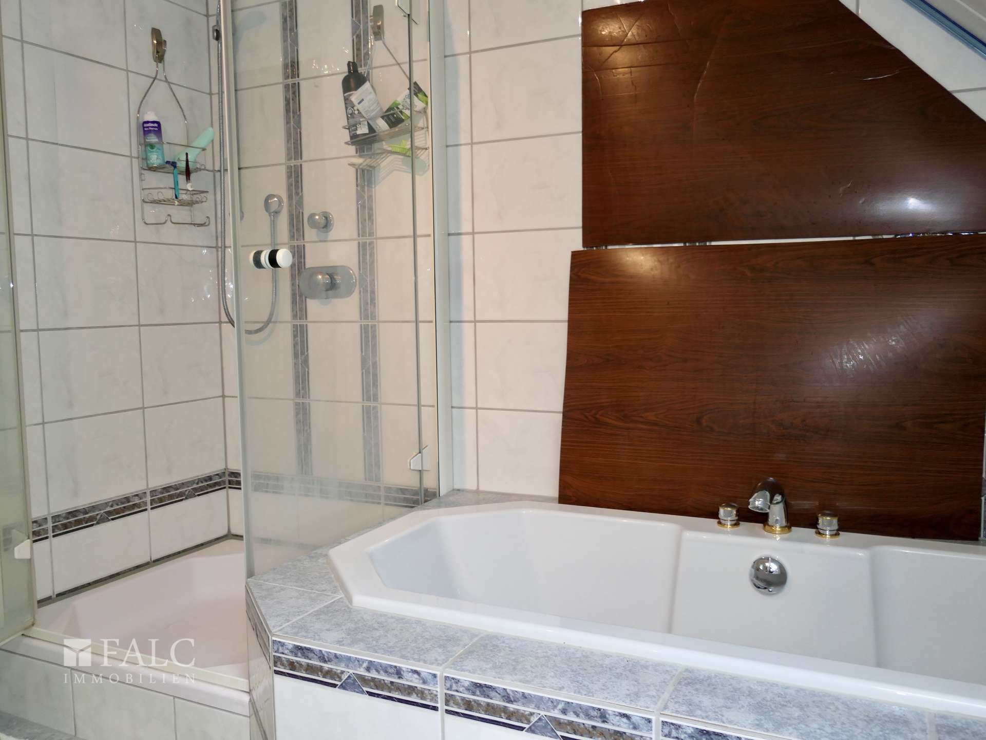 2. OG: Badezimmer 1