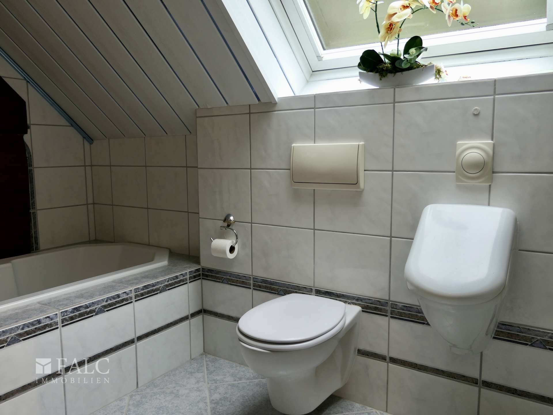 2. OG: Badezimmer 1
