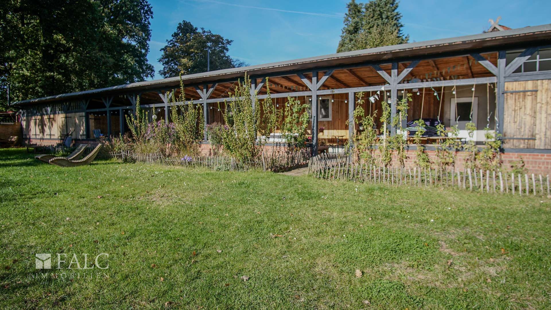 Nebengebäude mit Atelier