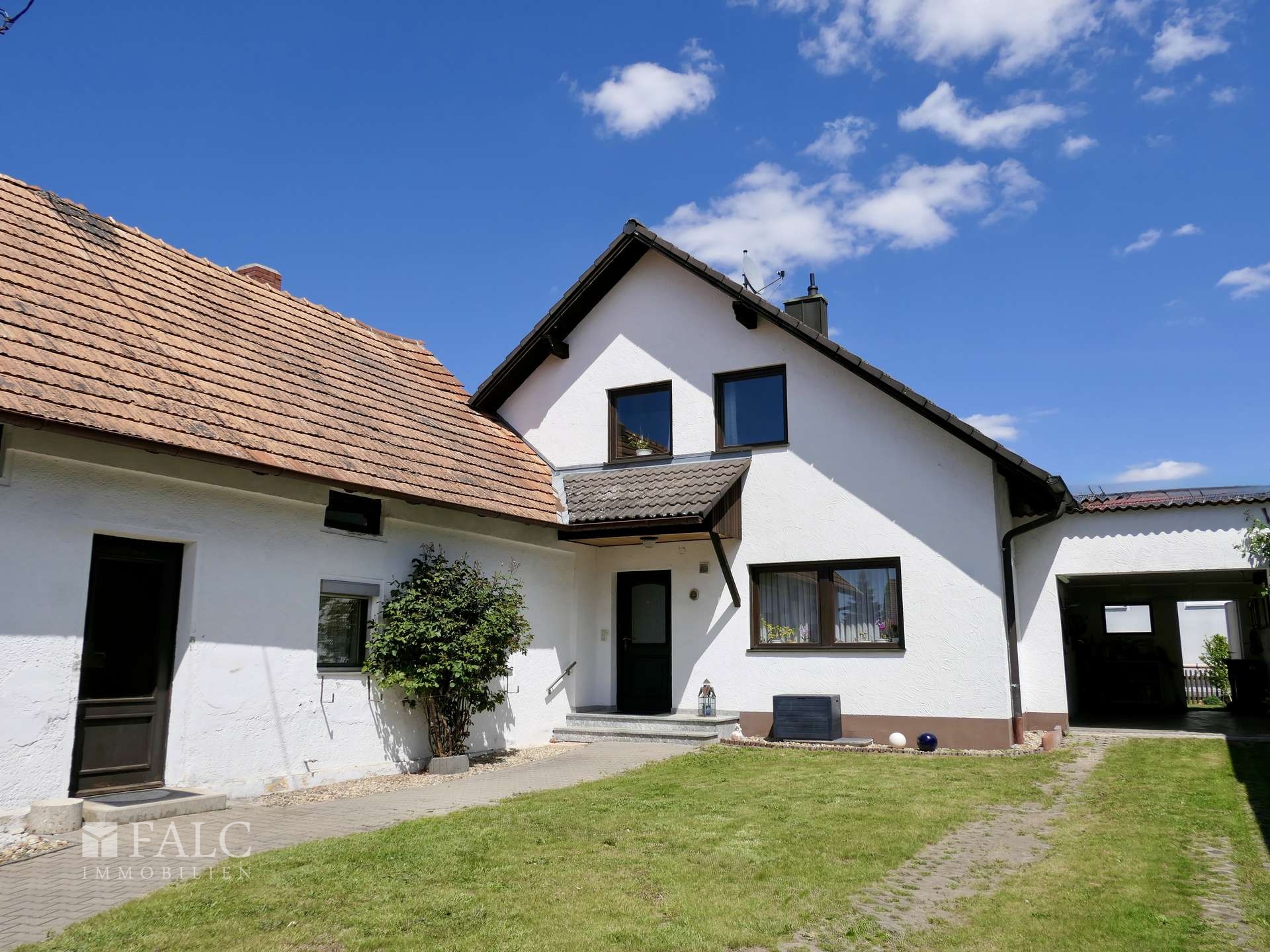EFH, Garage, Hof, Wohnanbau