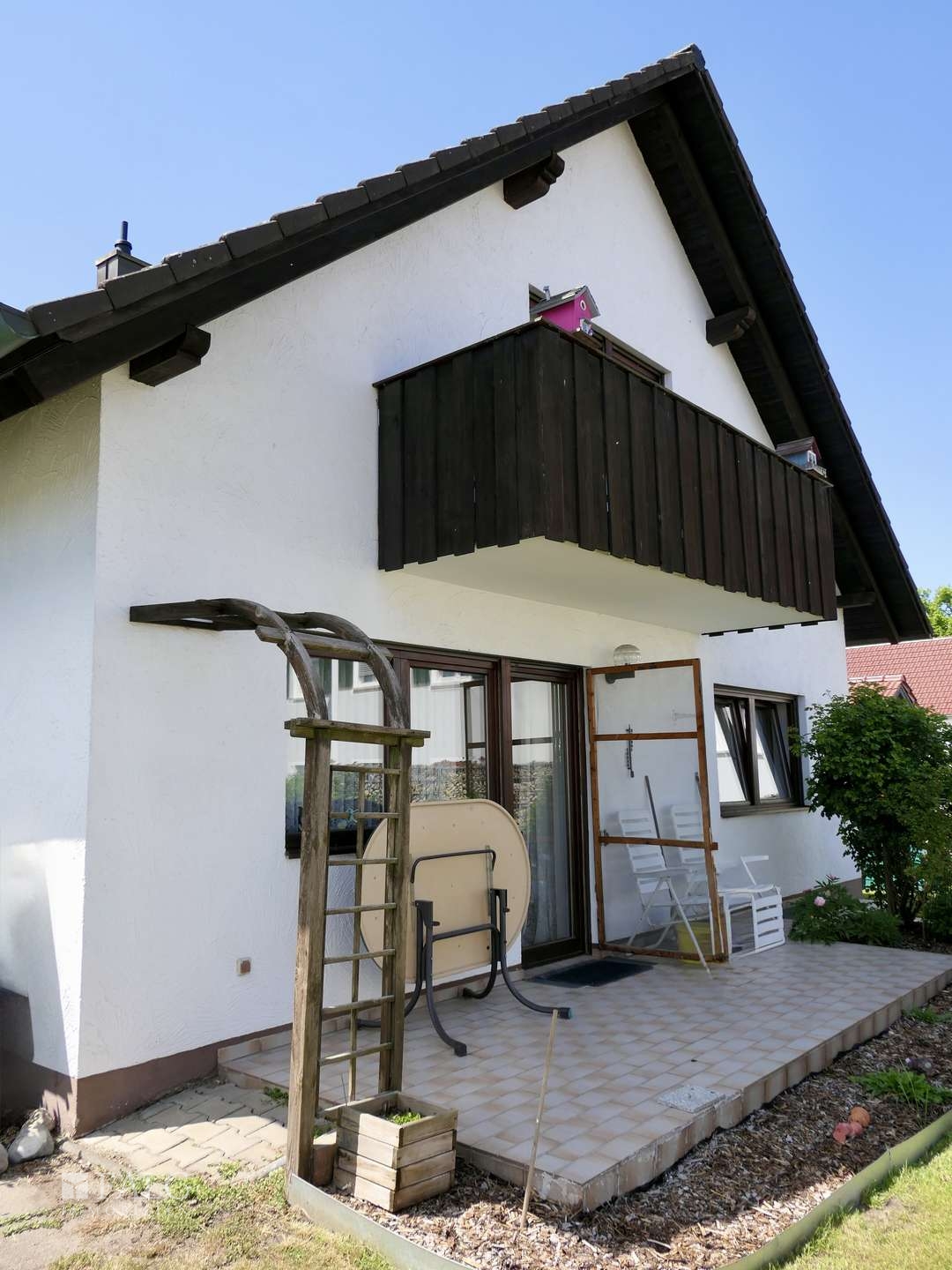 Solides, gepflegtes Gebäude