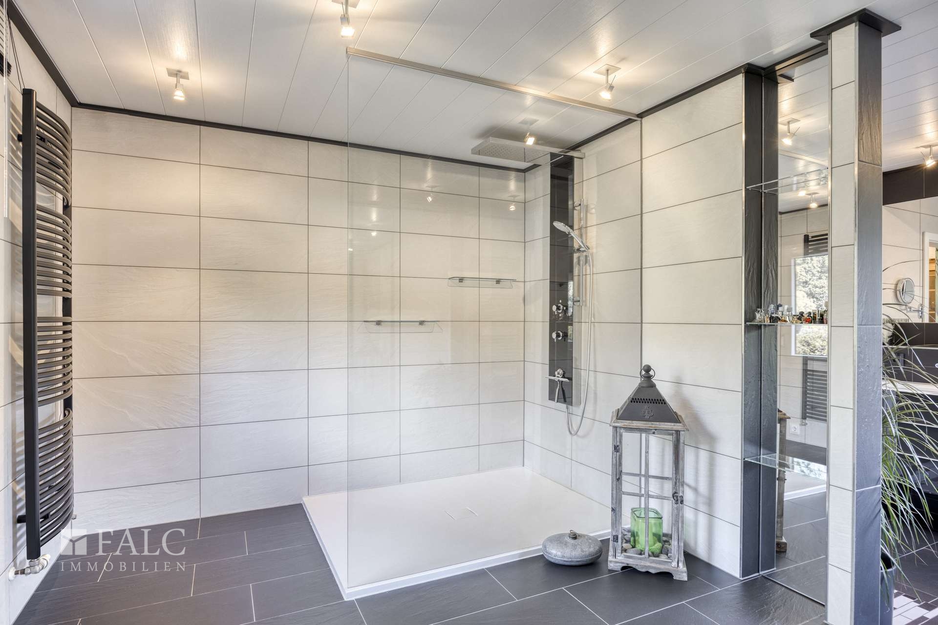 Dusche im erweiterten Bad
