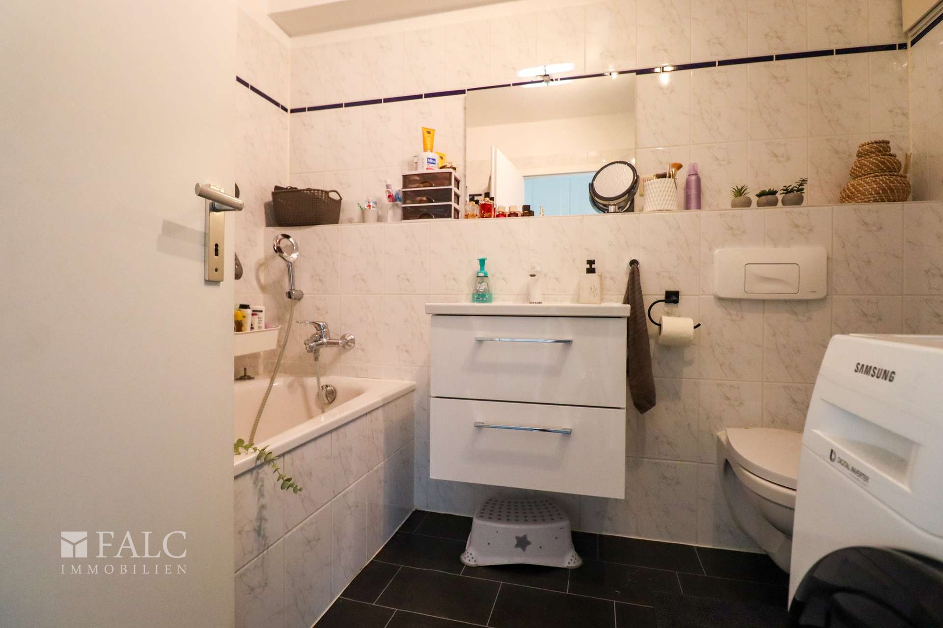 Badezimmer mit Wanne