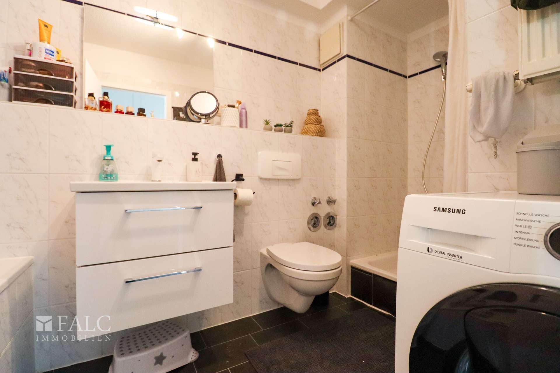 Badezimmer mit Dusche