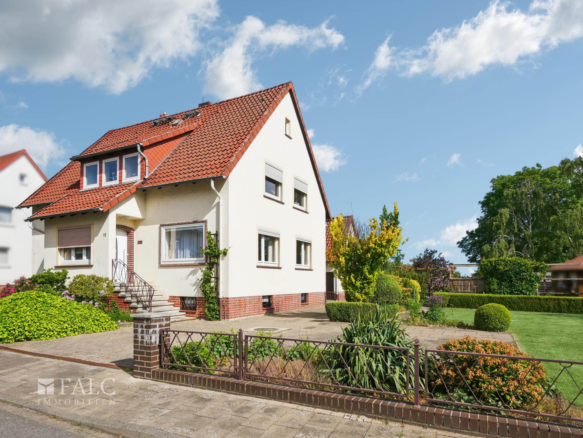Zweifamilienhaus, großer Garten