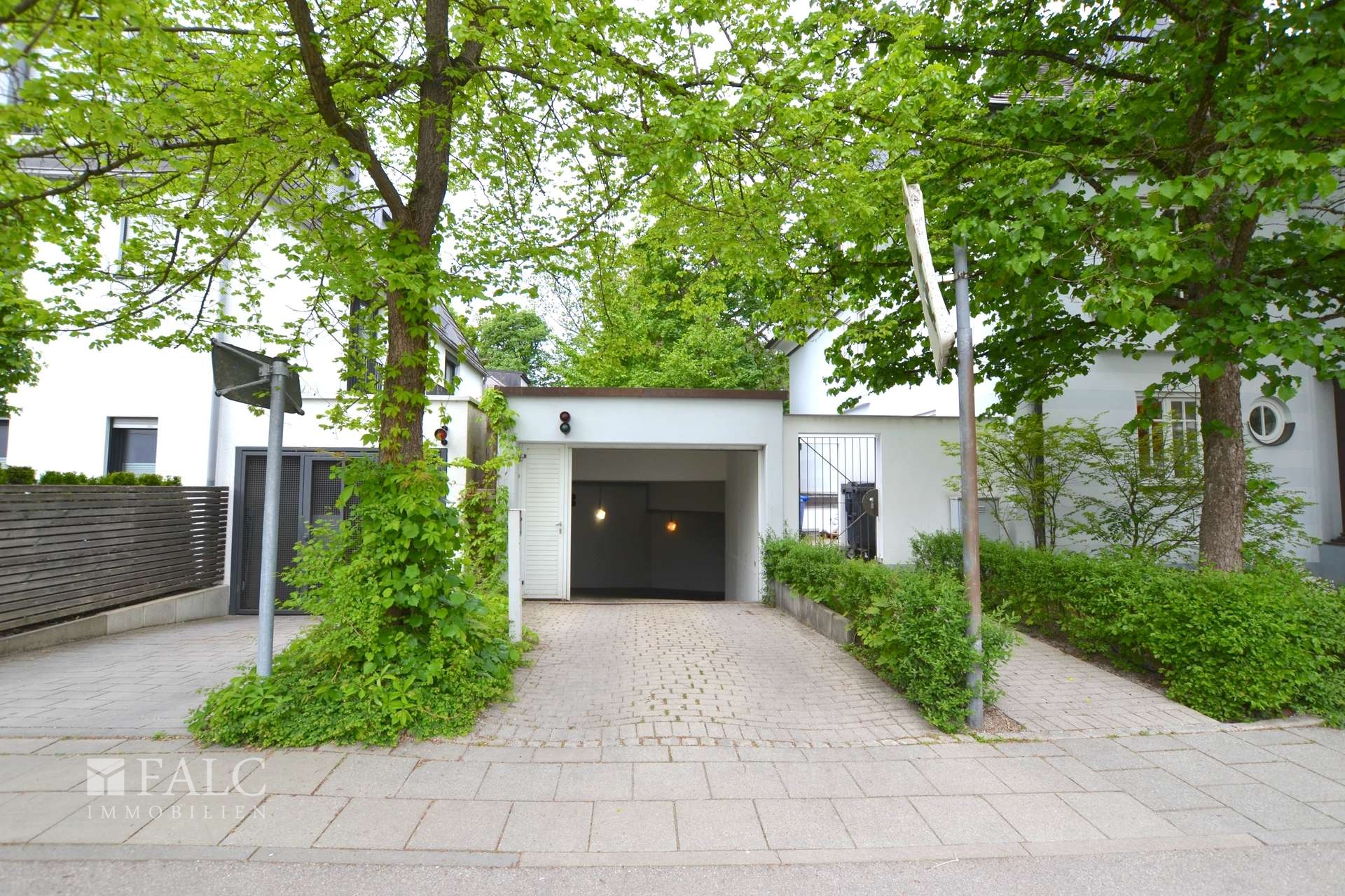Tiefgarageneinfahrt