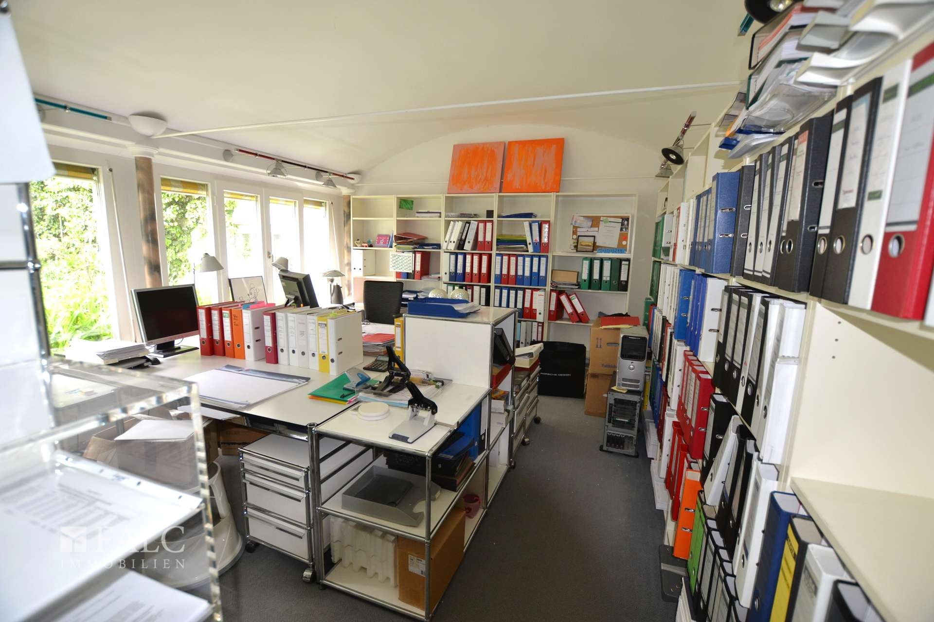Büro groß