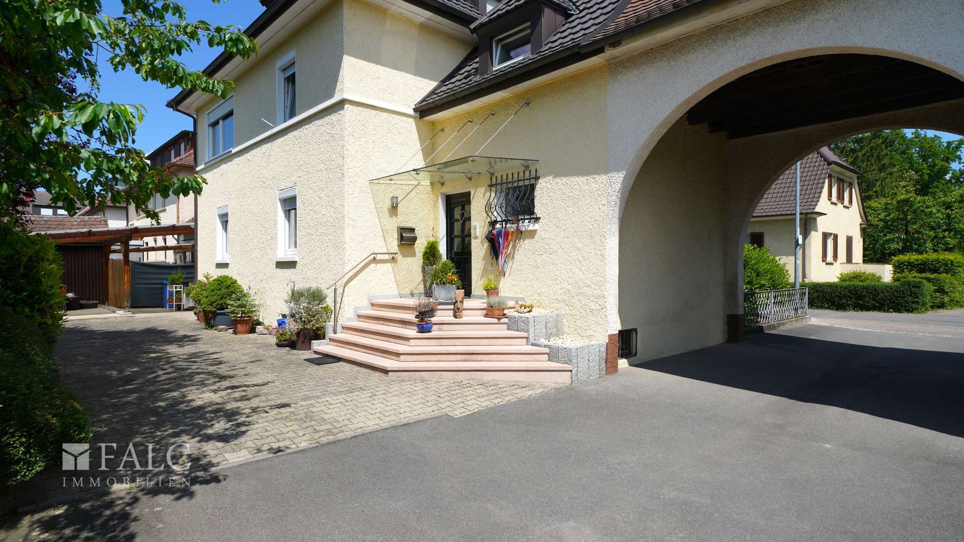 Treten Sie ein