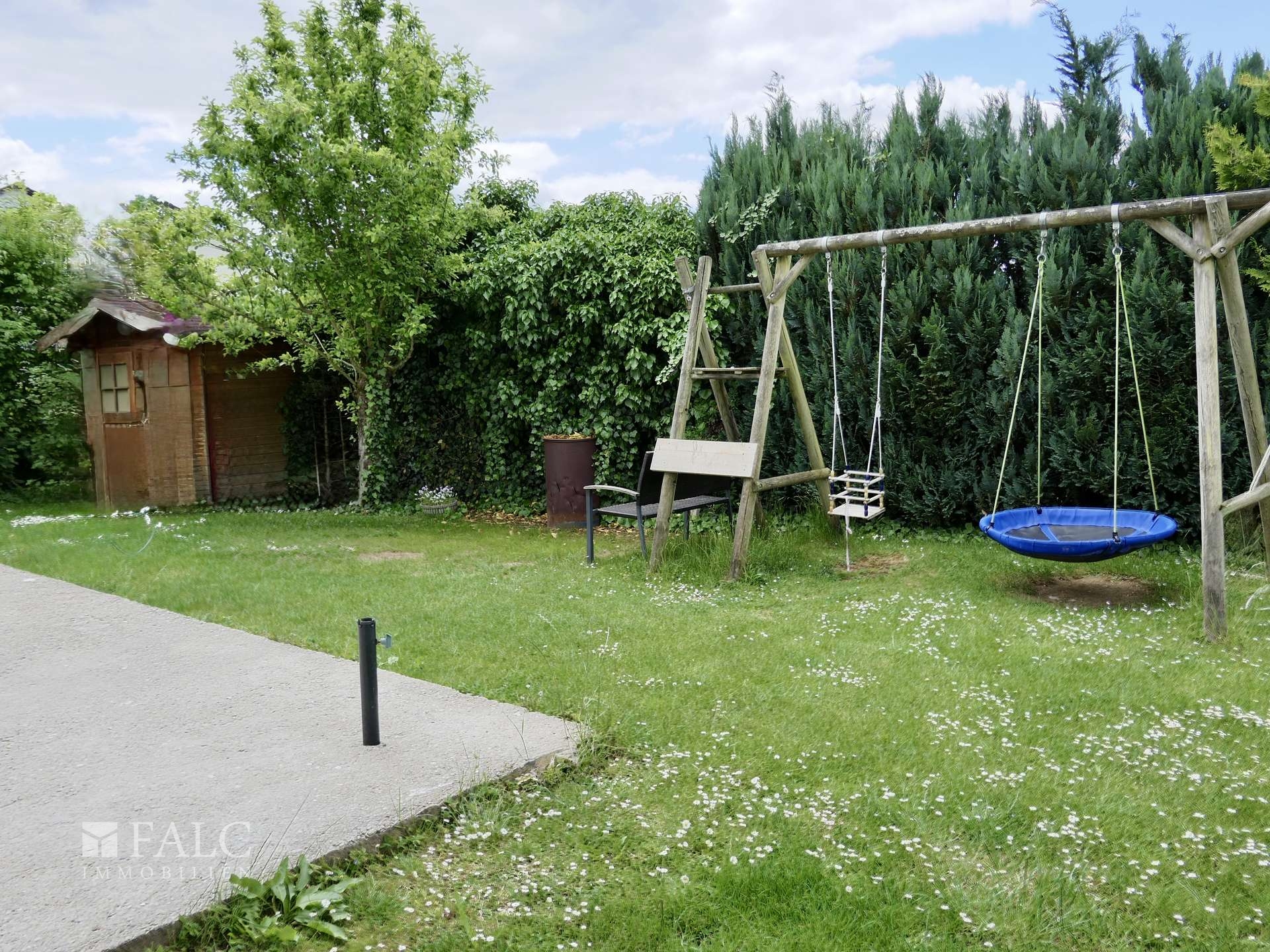Kinderspielplatz im Garten