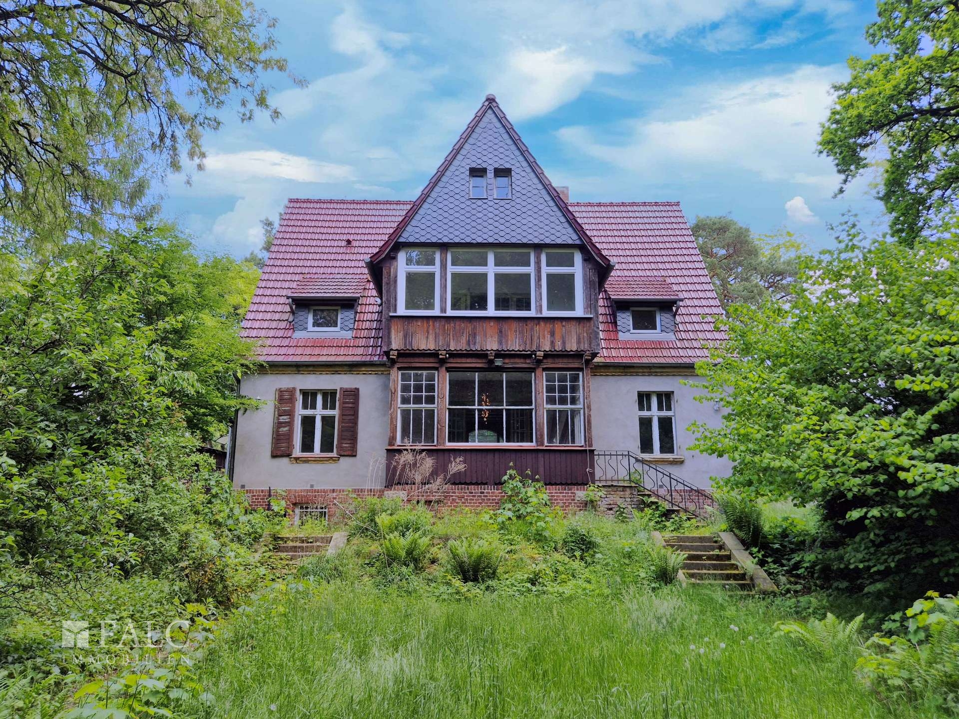 Hausansicht Blick vom Park