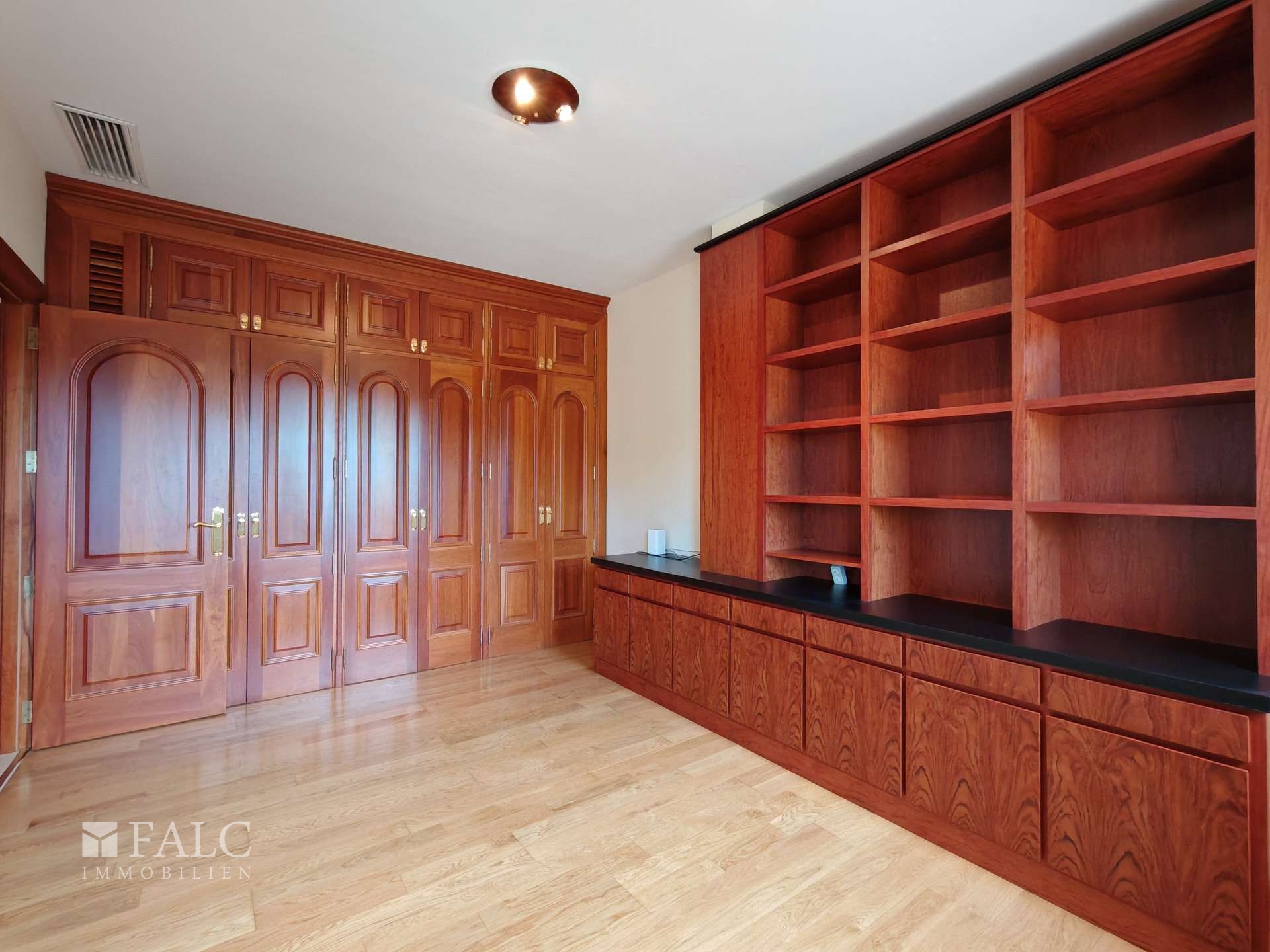 Bedroom/Office