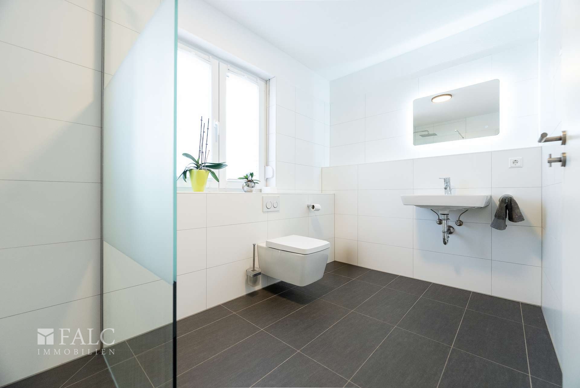 2. Bad mit ebener Dusche