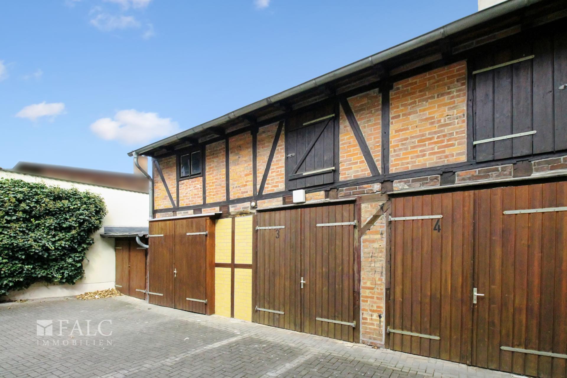 Innenhof - Garagen