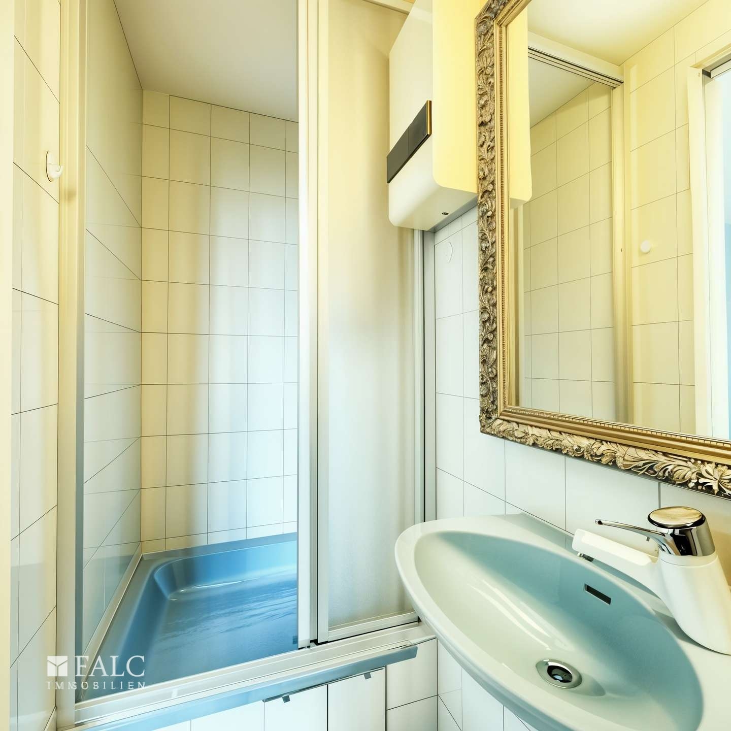 Bad mit Dusche 2. OG