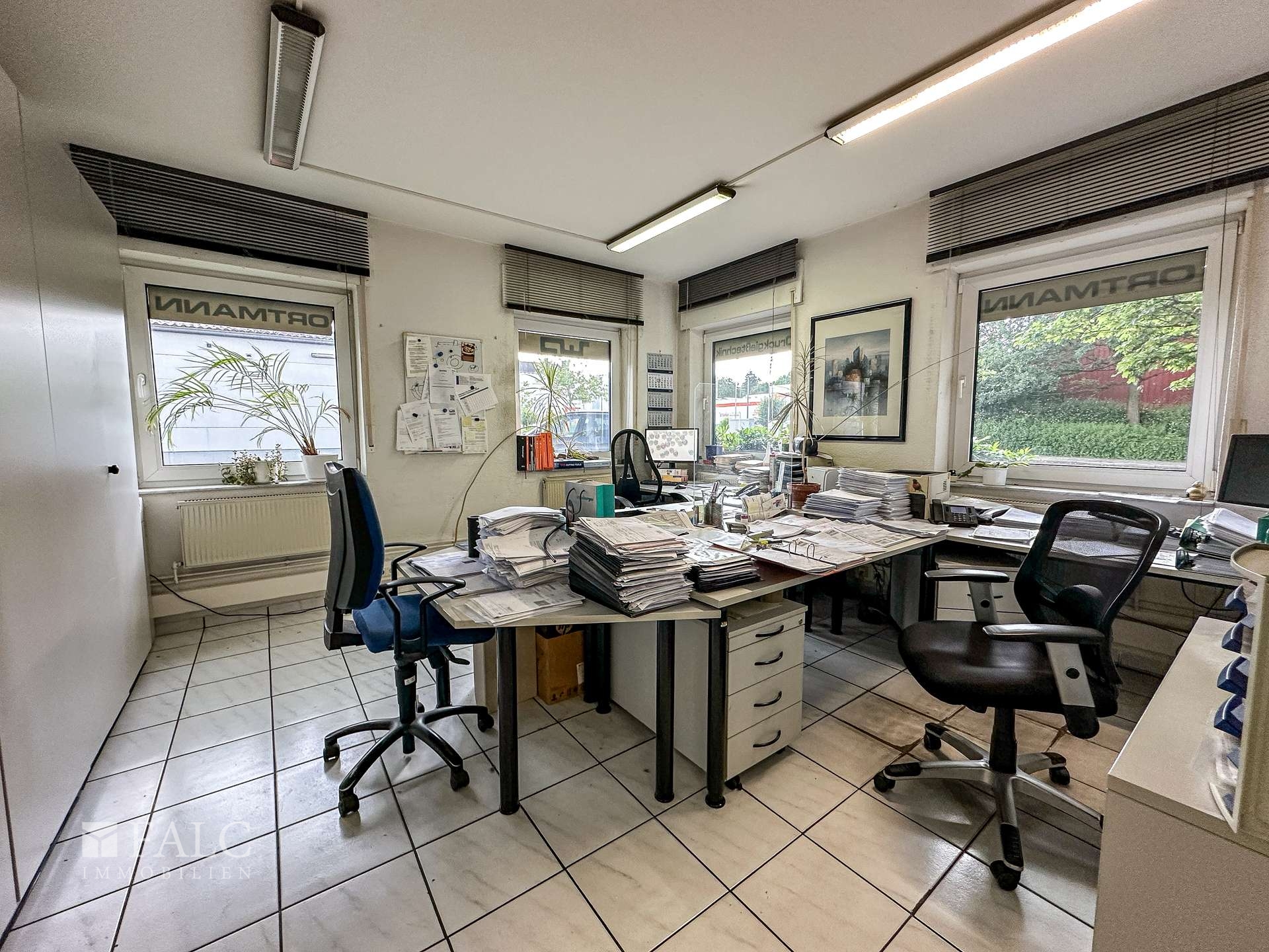 Büro EG