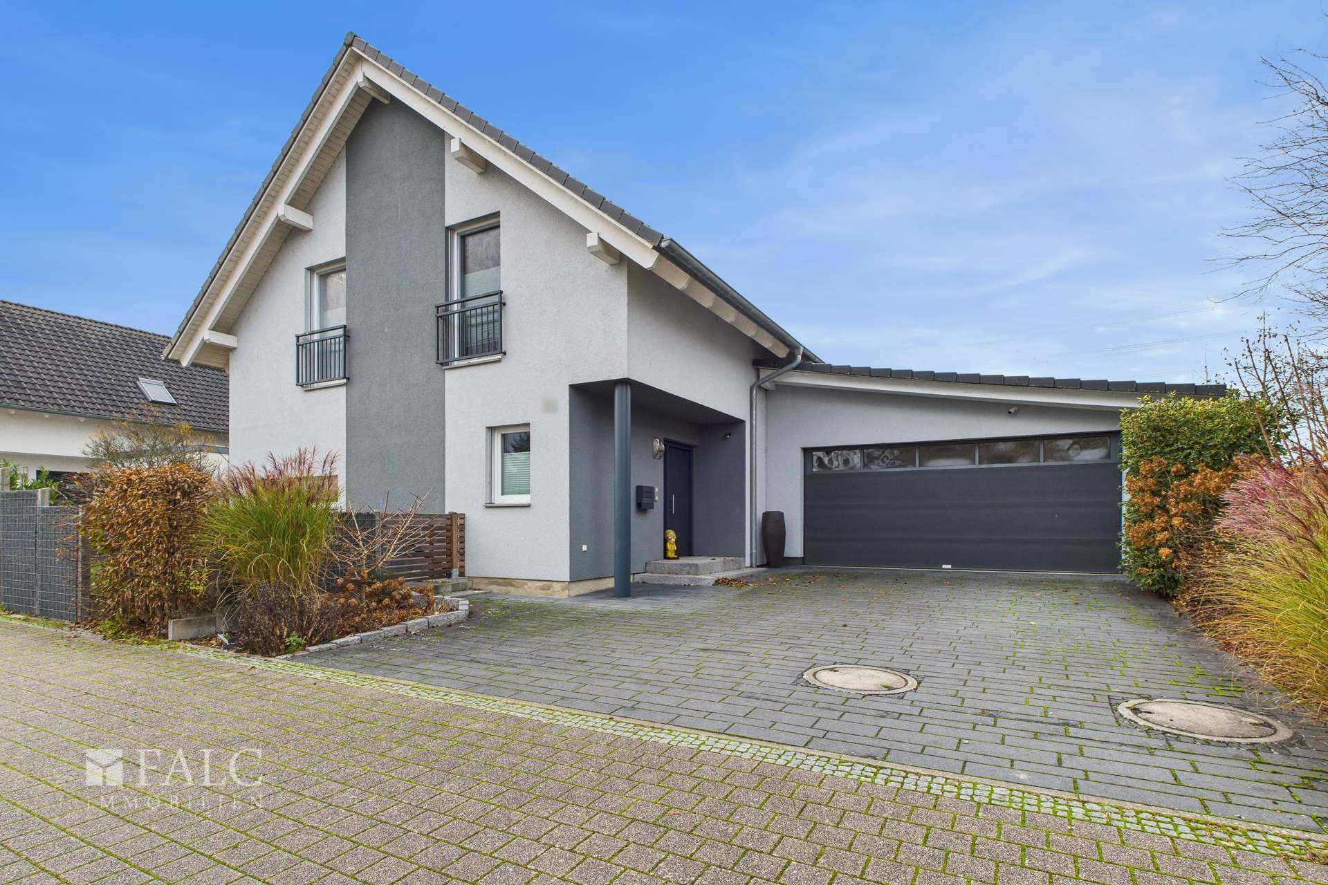 Eingangsbereich mit Garage