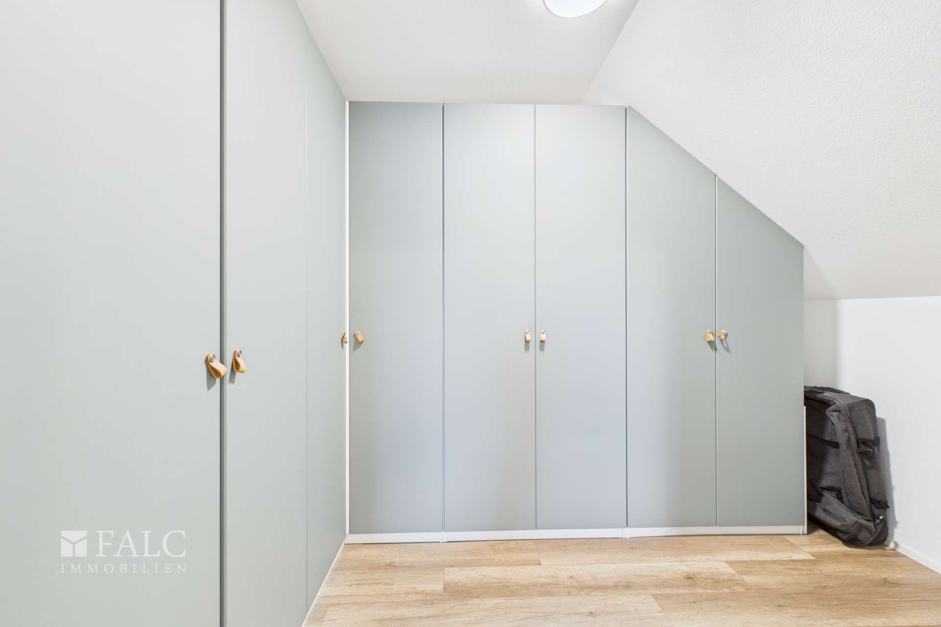 Begehbarer Kleiderschrank