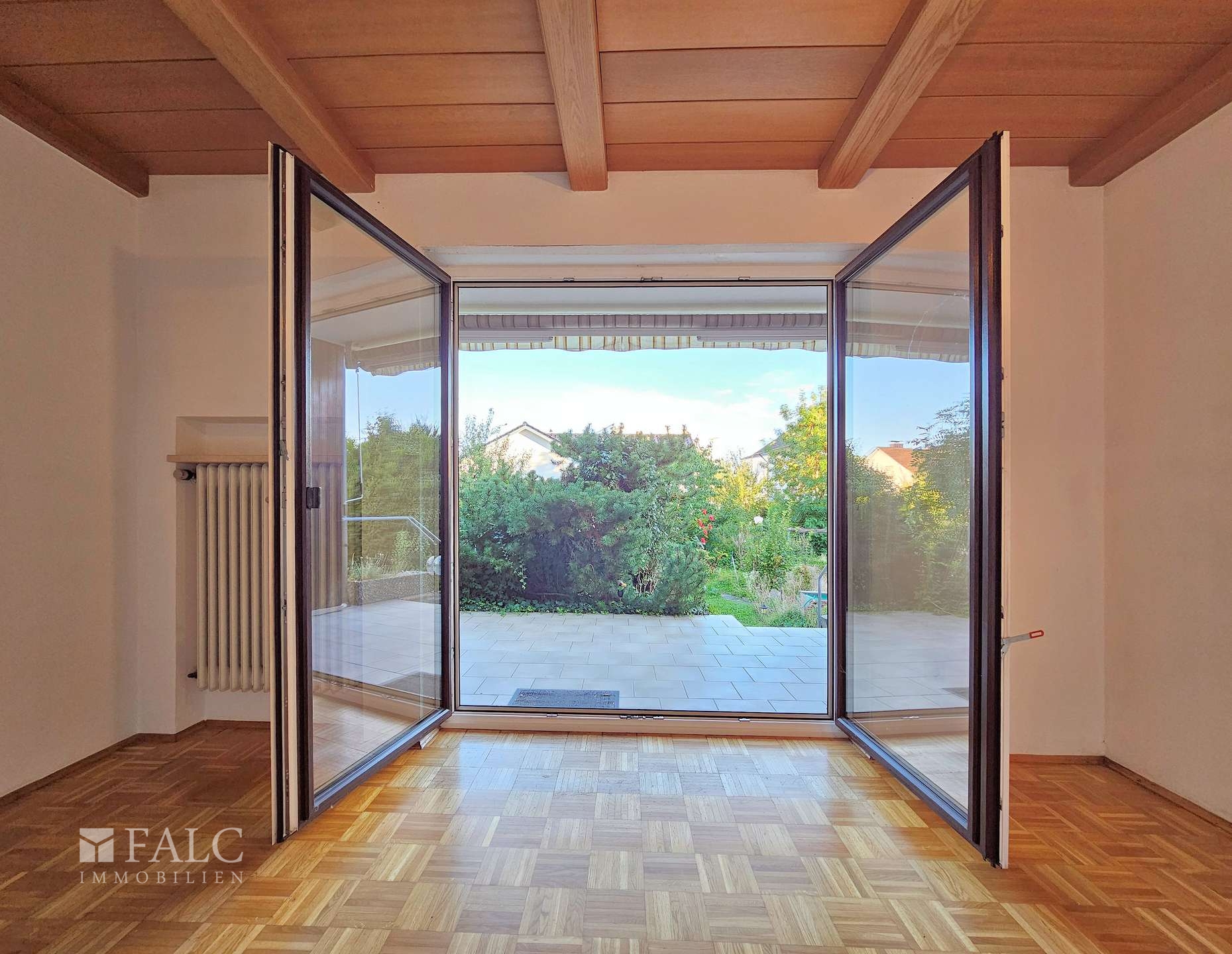 Vom Garten zurück in den Essbereich