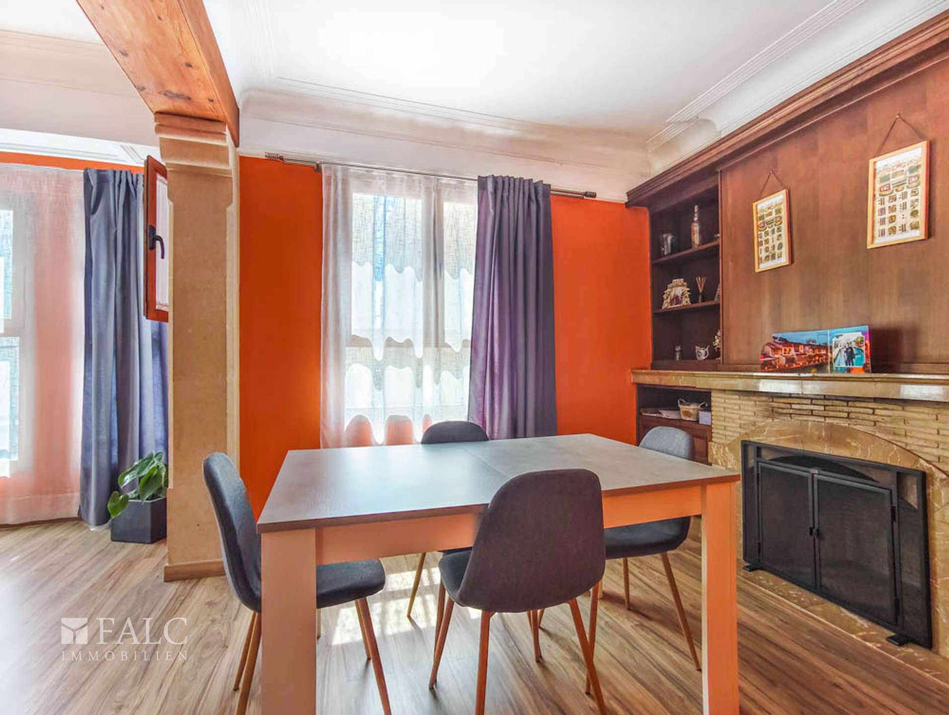 Essenzimmer mit Kamin