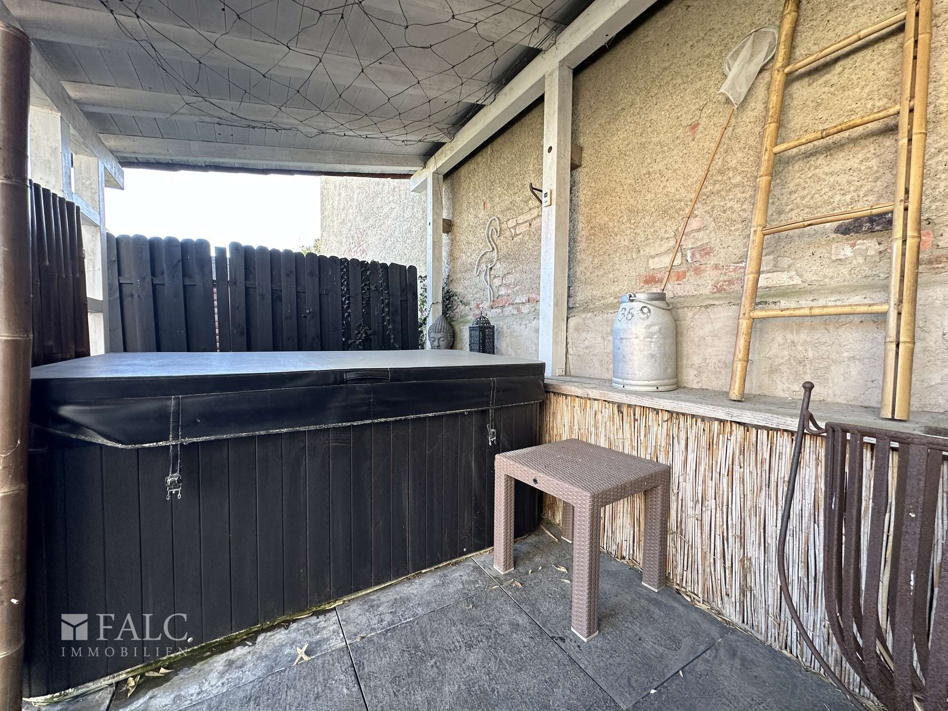 Whirlpool ueberdacht