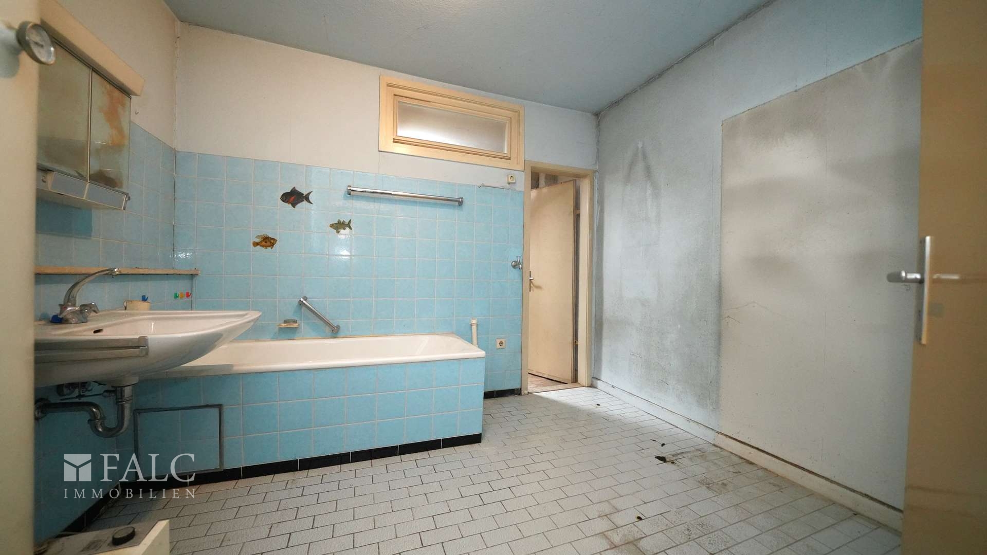 großzügiges Badezimmer