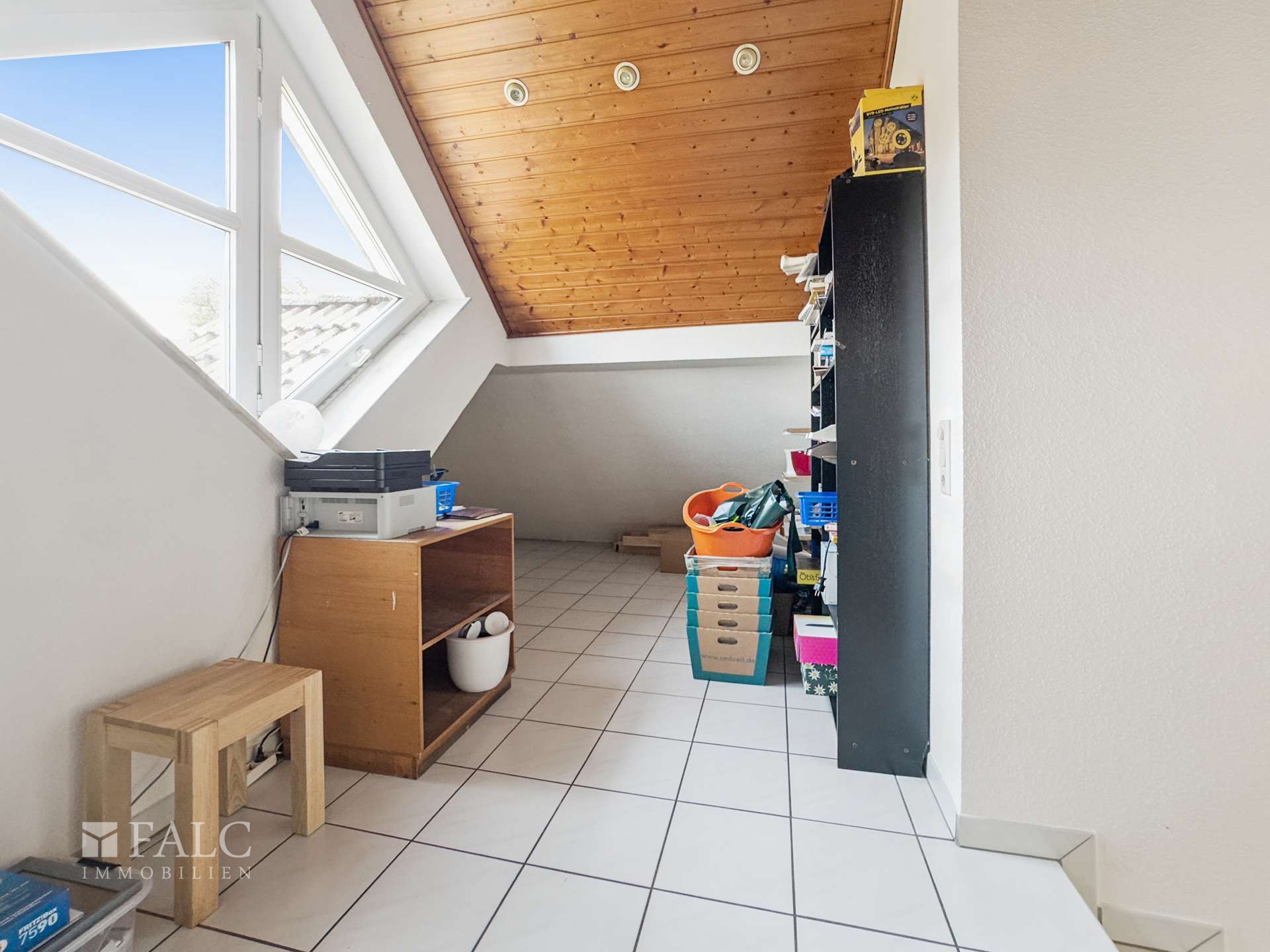 Ob Büro, Atelier oder Gästezimmer – dieser Raum passt sich an
